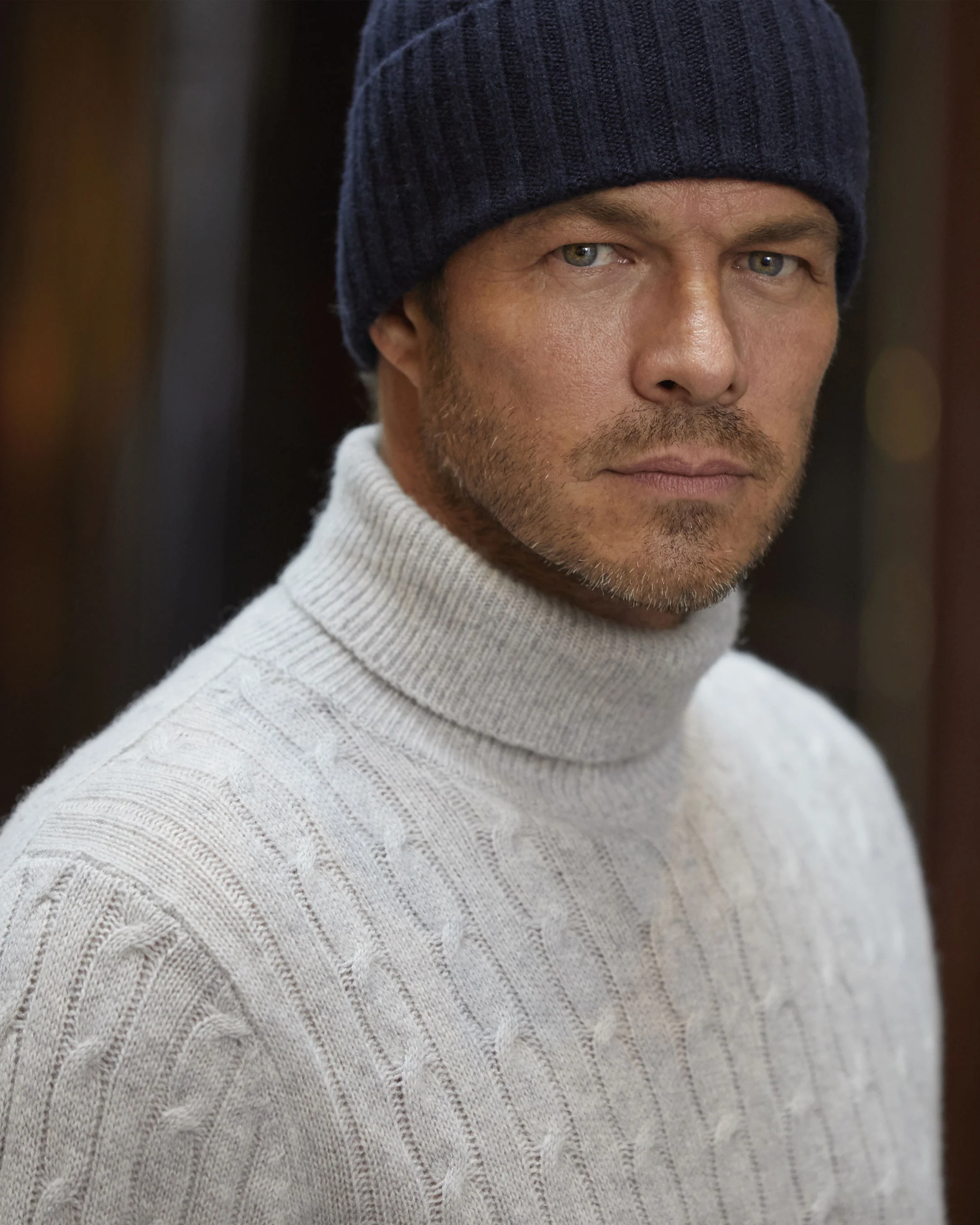 007 Chunky Ribbed Cashmere Hat Navy Blue - Image 2