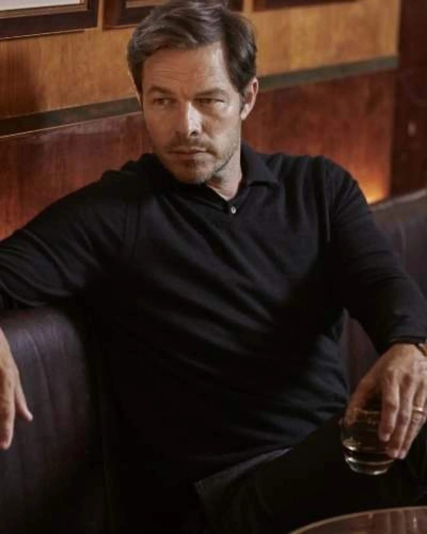 007 Fine Gauge Cashmere V Neck Jumper Black - Image 3
