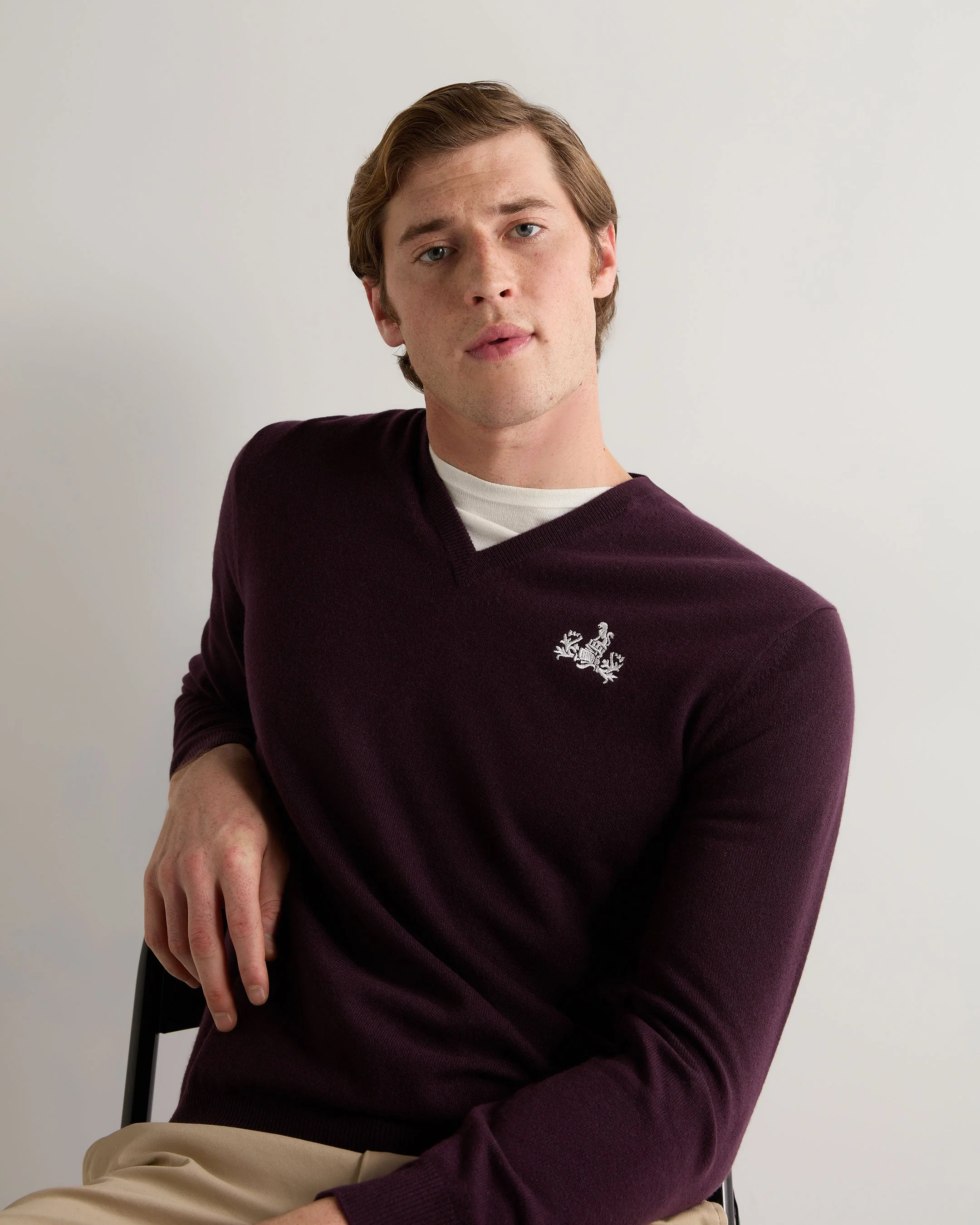 007 Logo V Neck Cashmere Jumper Plum Purple - Image 8