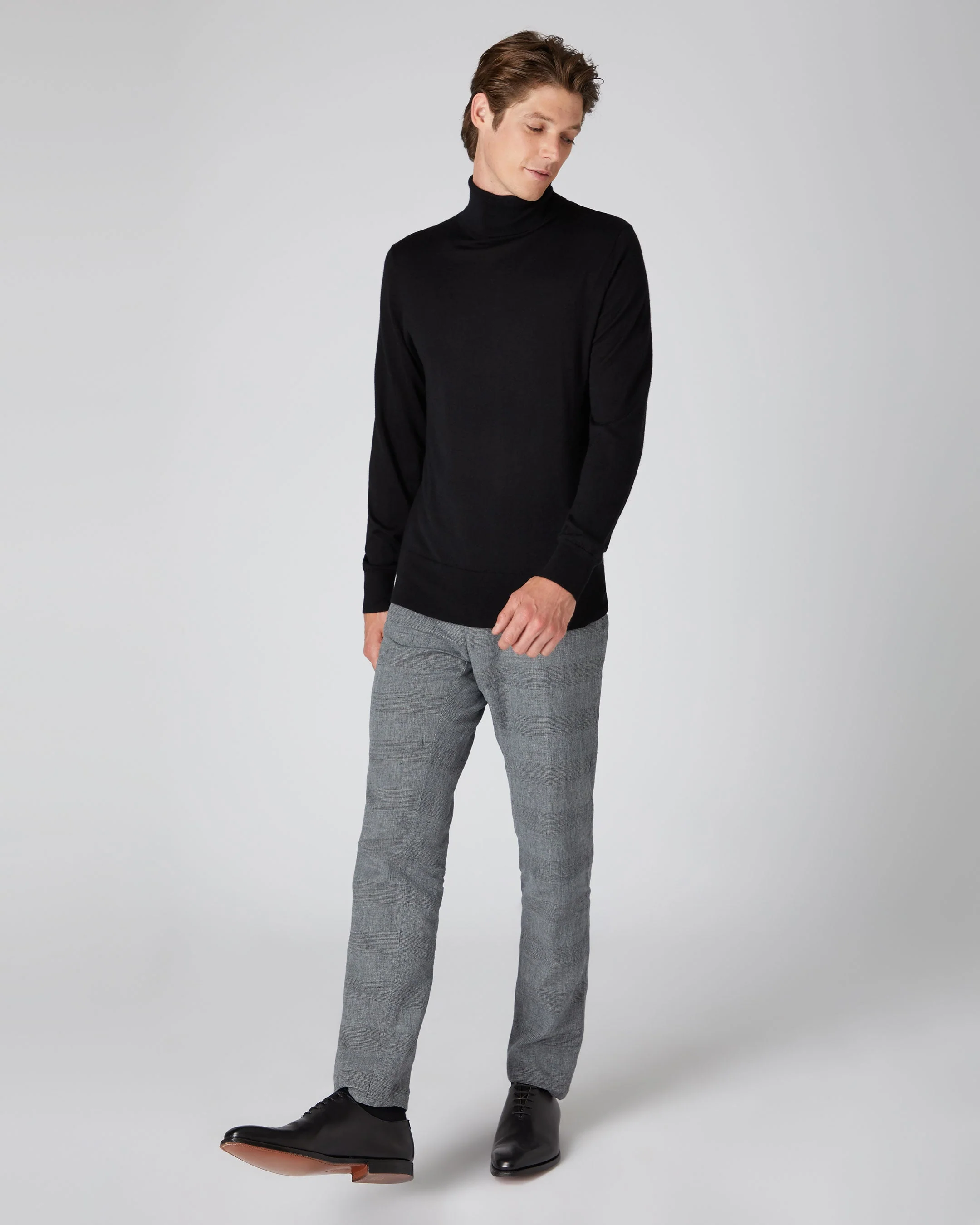 Men's Pimlico Fine Gauge Cashmere Turtle Neck Sweater Black - Image 3
