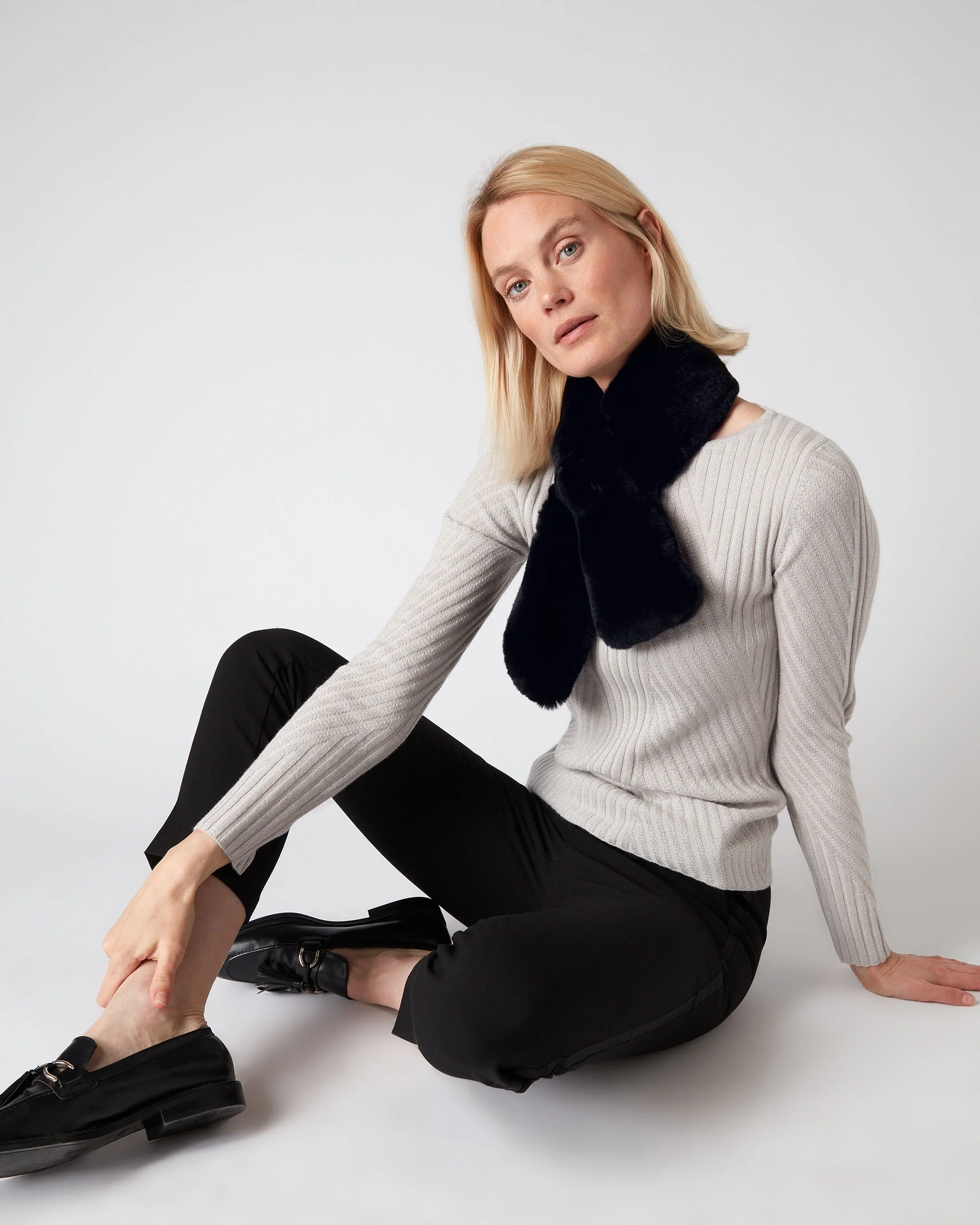 Women's Fur Neck Warmer Navy Blue - Image 2
