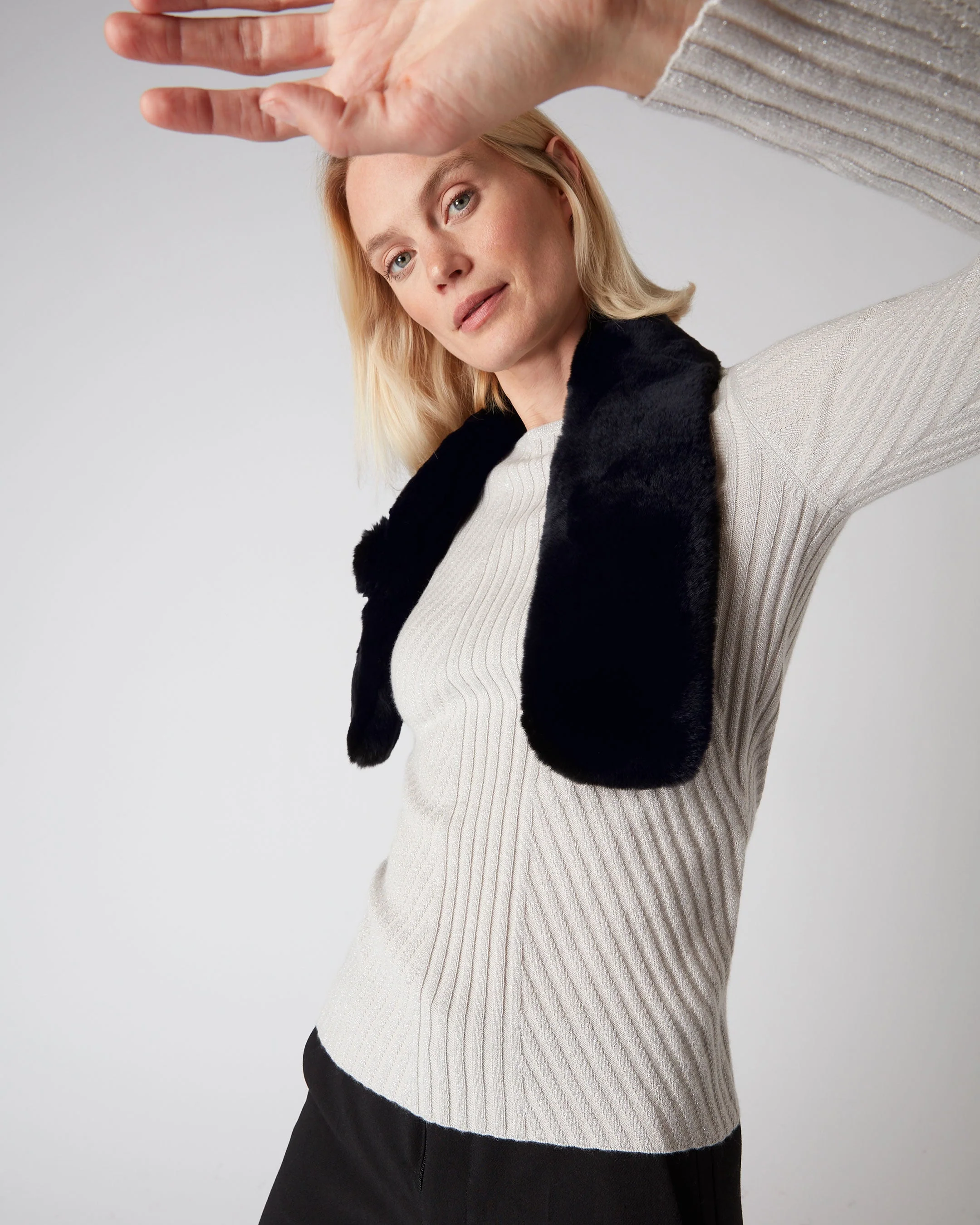 Women's Fur Neck Warmer Navy Blue - Image 3
