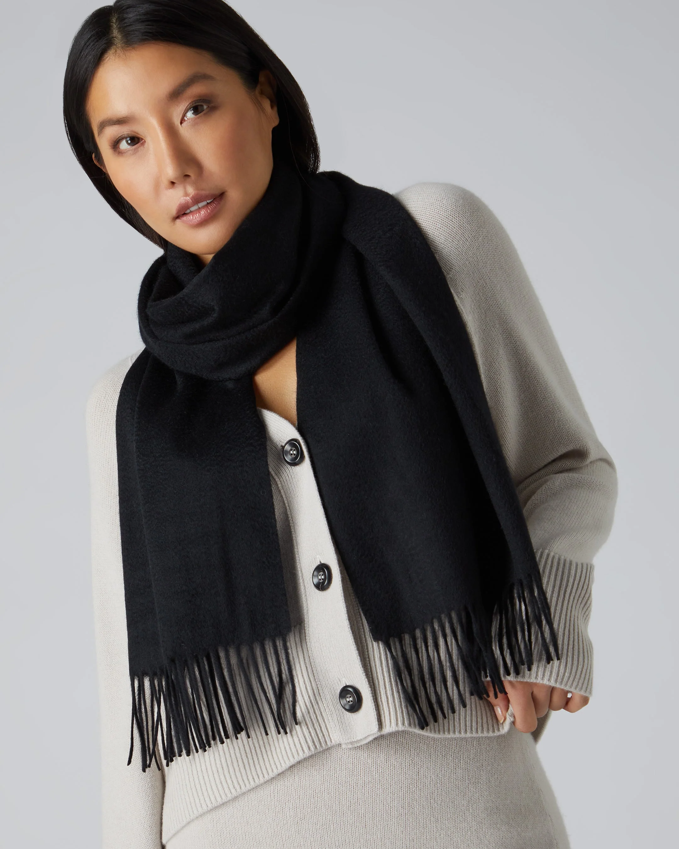 Unisex Large Woven Cashmere Scarf Black - Image 2