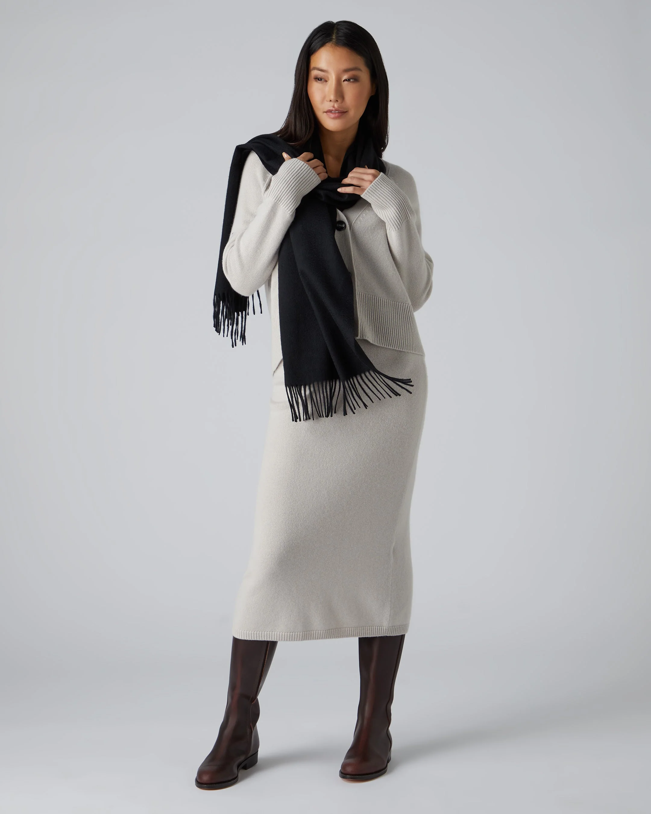 Unisex Large Woven Cashmere Scarf Black - Image 4