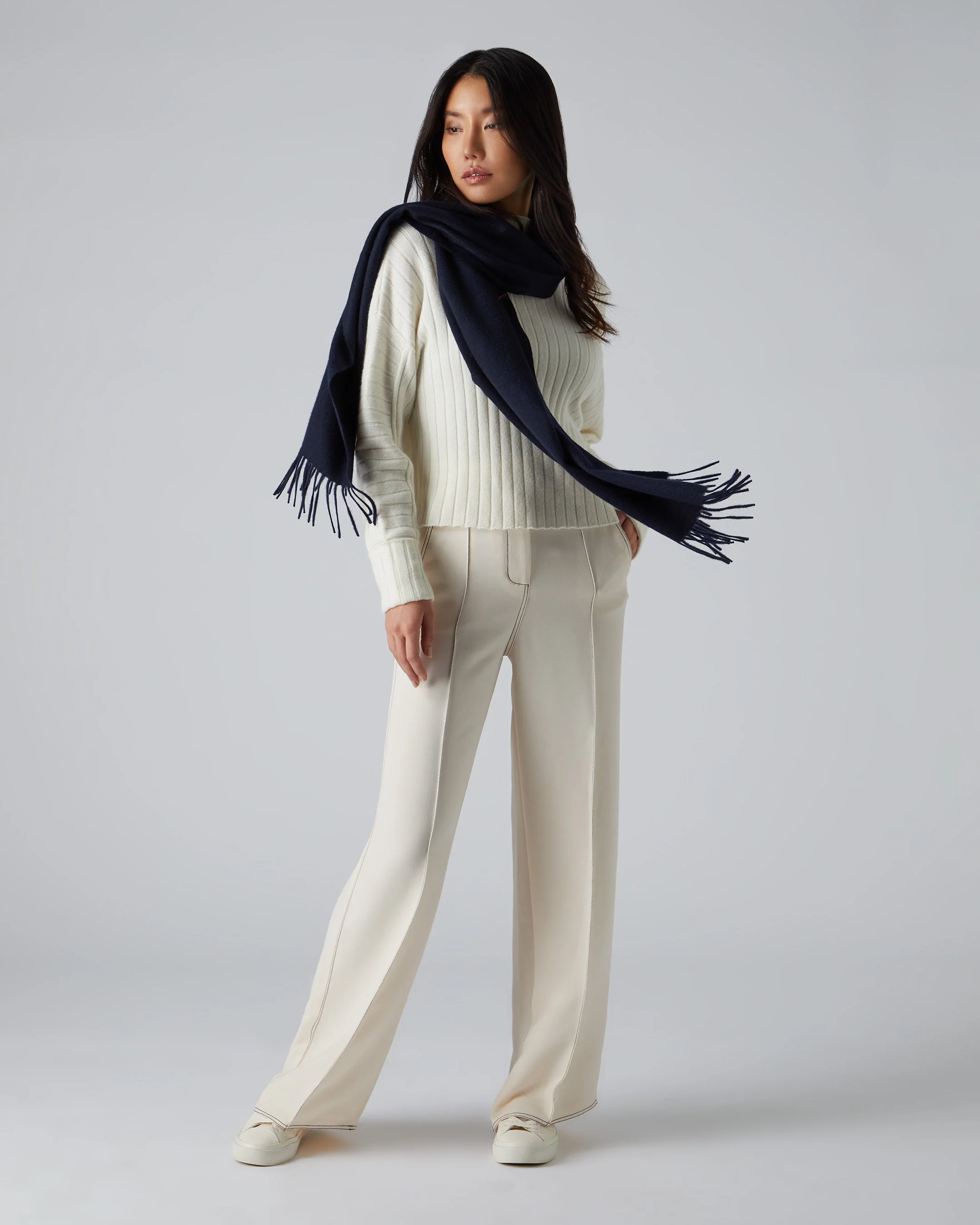 Unisex Large Woven Cashmere Scarf Navy Blue - Image 5