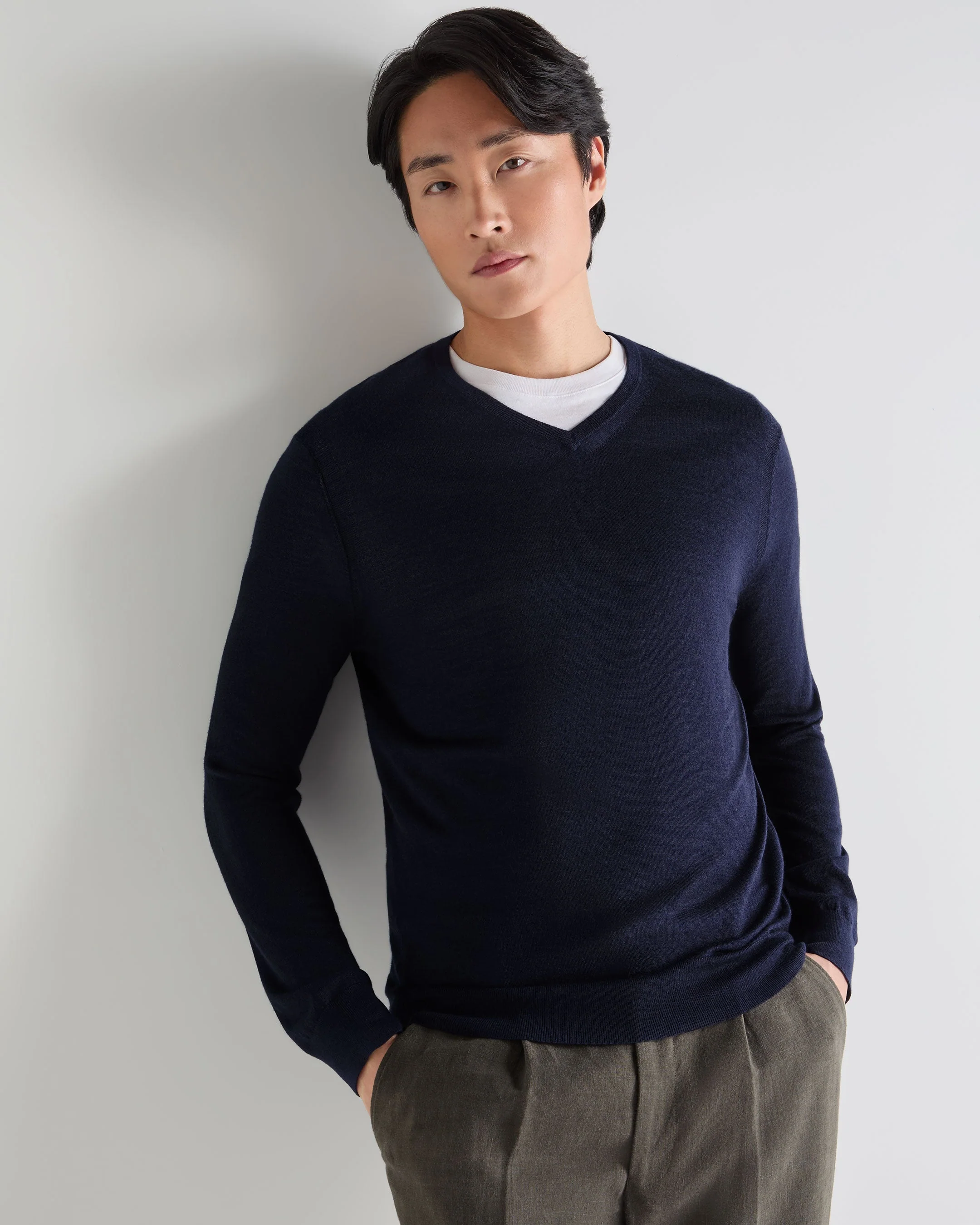 Men's Conduit Fine Gauge Cashmere V Neck Sweater Summer Navy Blue