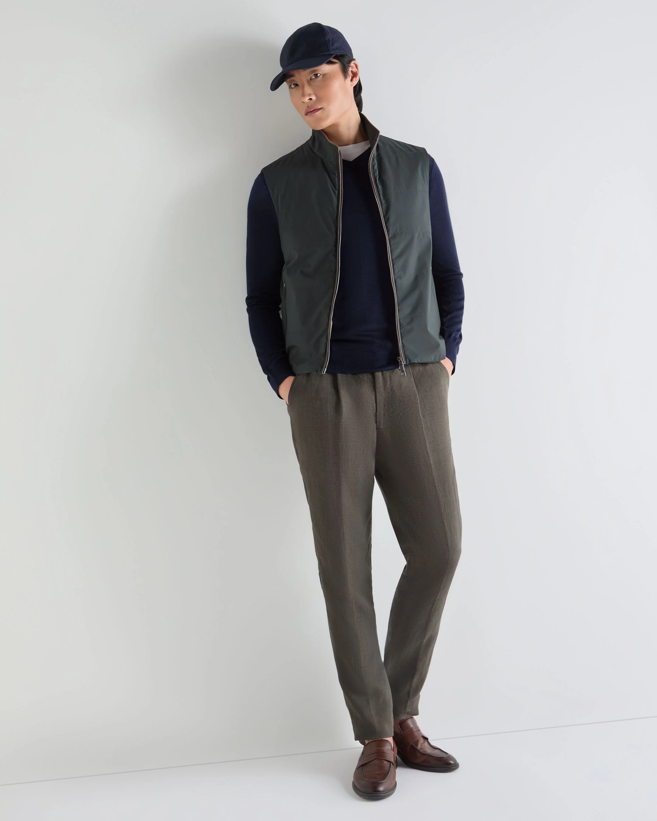Men's Conduit Fine Gauge Cashmere V Neck Sweater Summer Navy Blue - Image 3