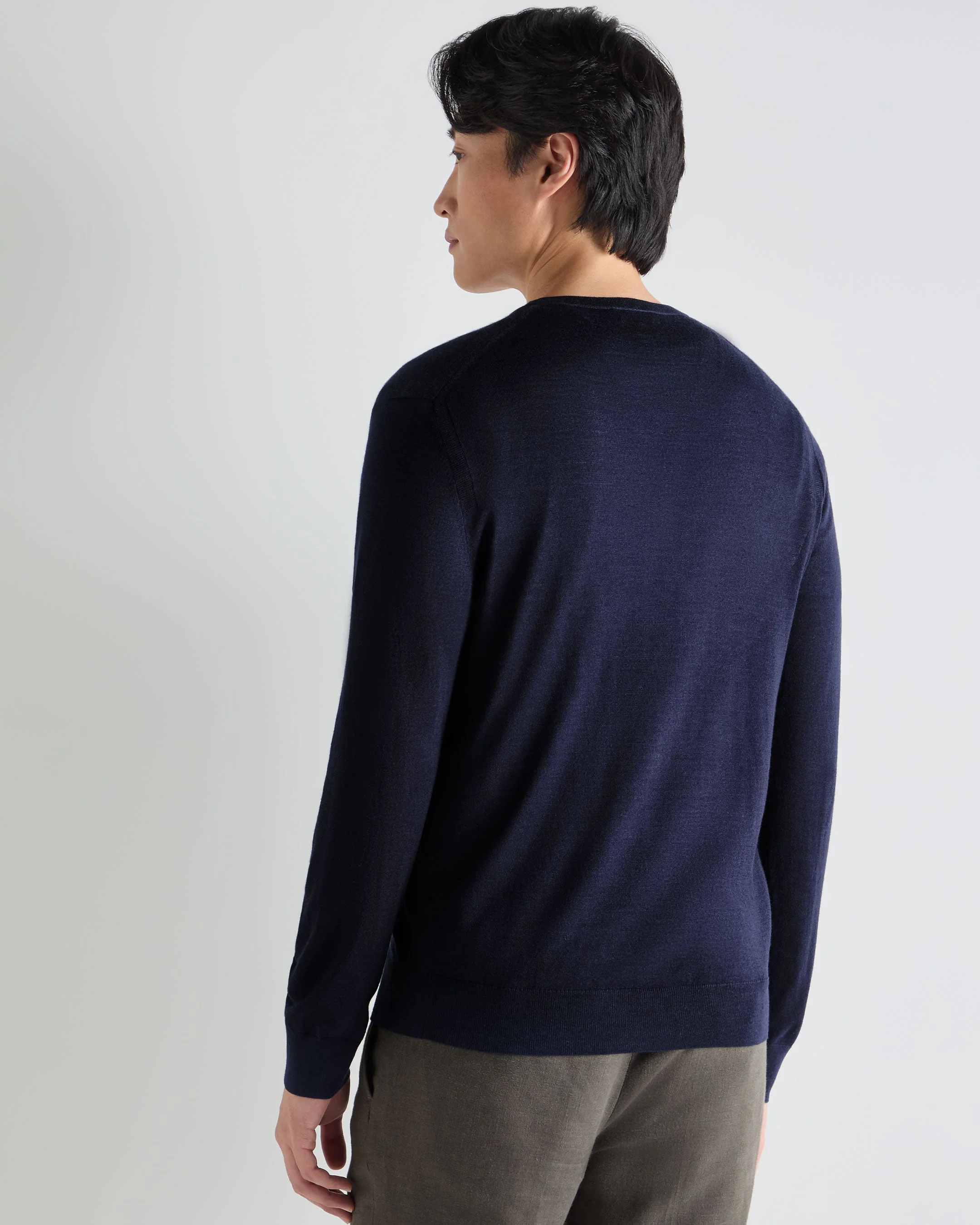 Men's Conduit Fine Gauge Cashmere V Neck Sweater Summer Navy Blue - Image 4