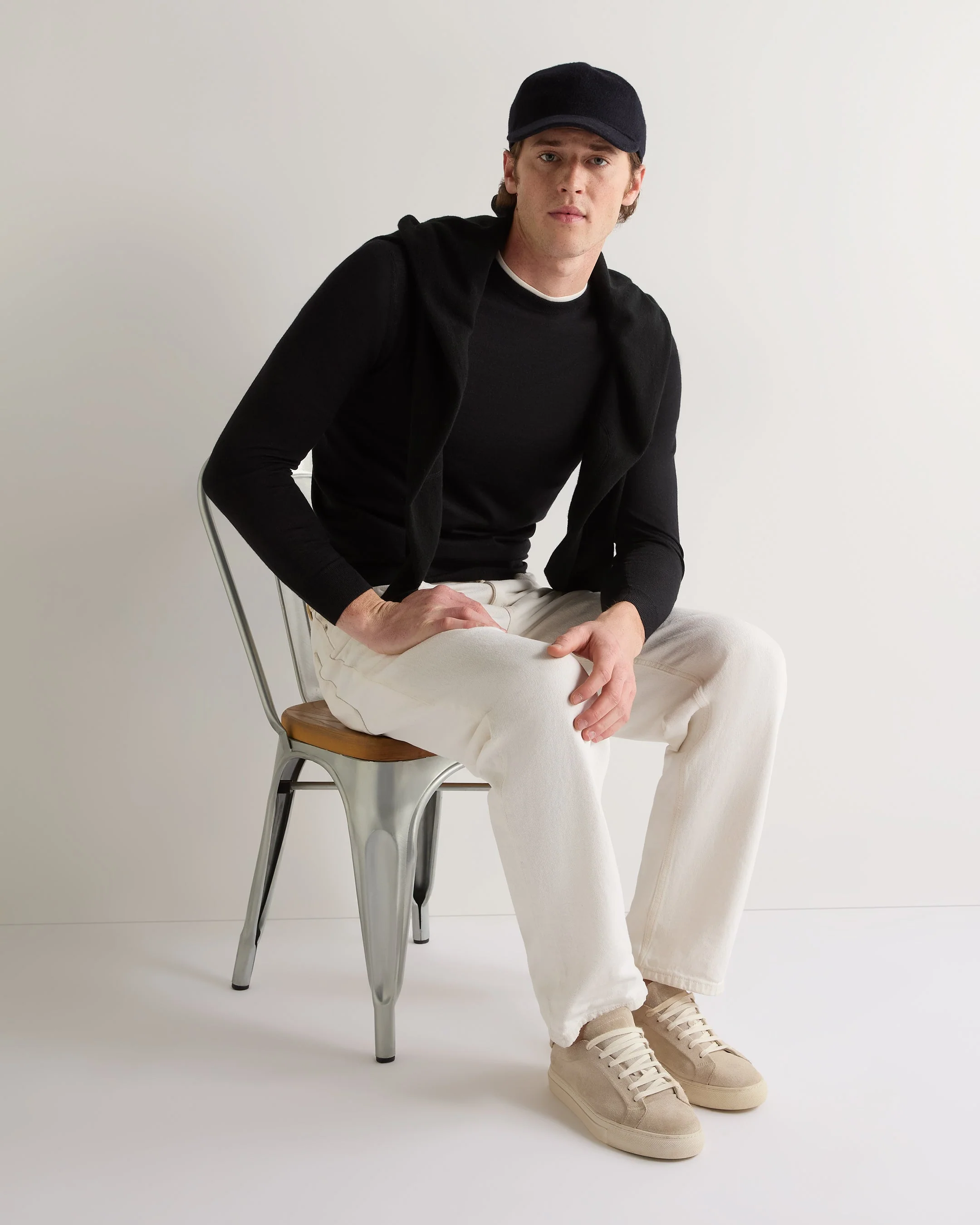 Men's Covent Fine Gauge Cashmere Round Neck Sweater Black - Image 3