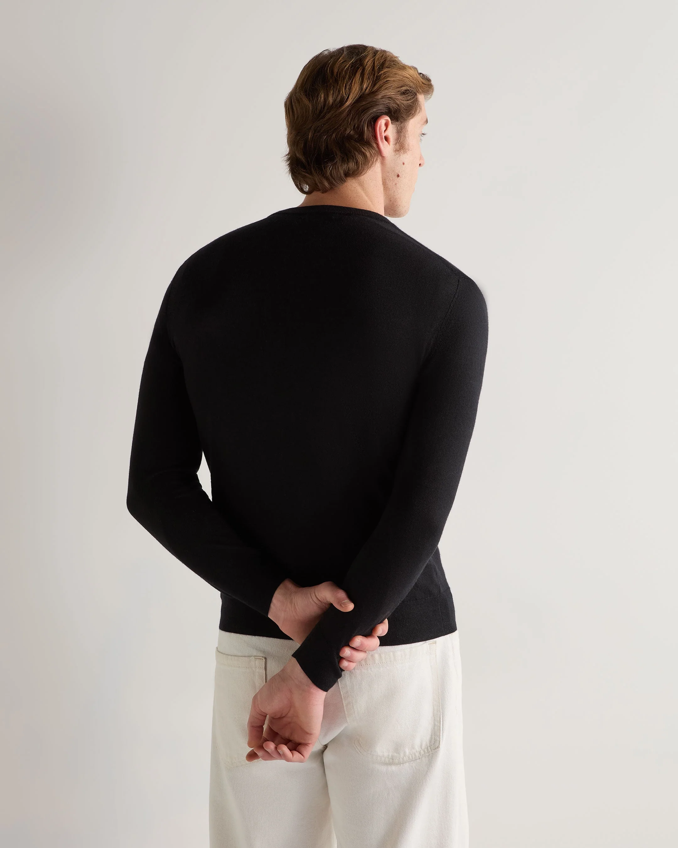 Men's Covent Fine Gauge Cashmere Round Neck Sweater Black - Image 4