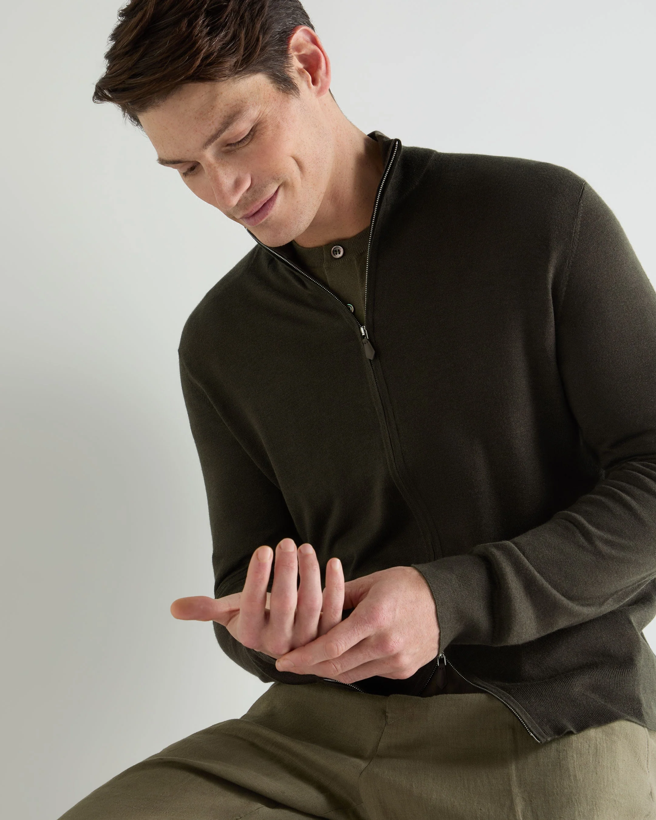 Men's Hyde Fine Gauge Cashmere Full Zip Sweater Arabica Khaki Green - Image 5