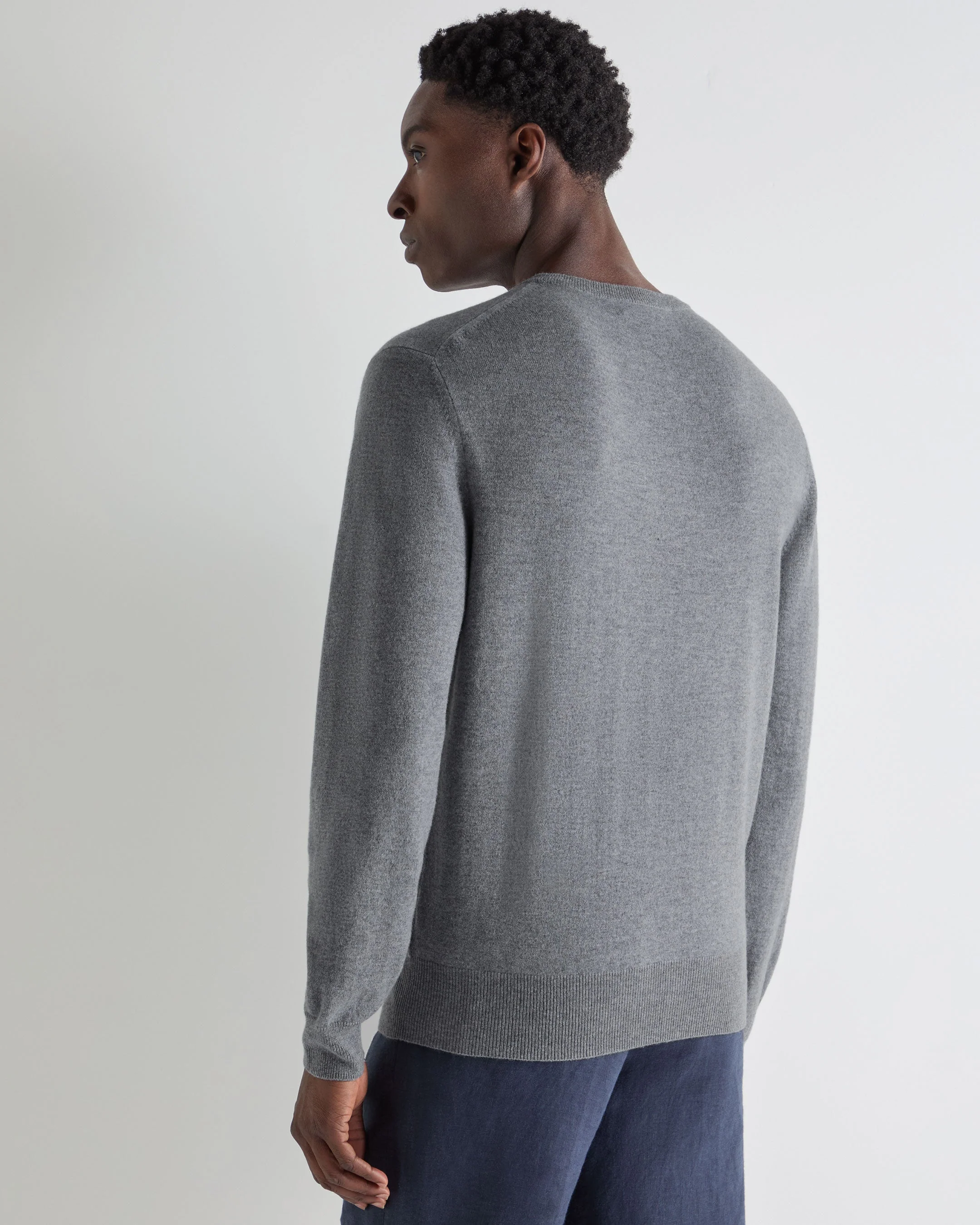 Men's Oxford Round Neck Cashmere Sweater Ash Grey - Image 4