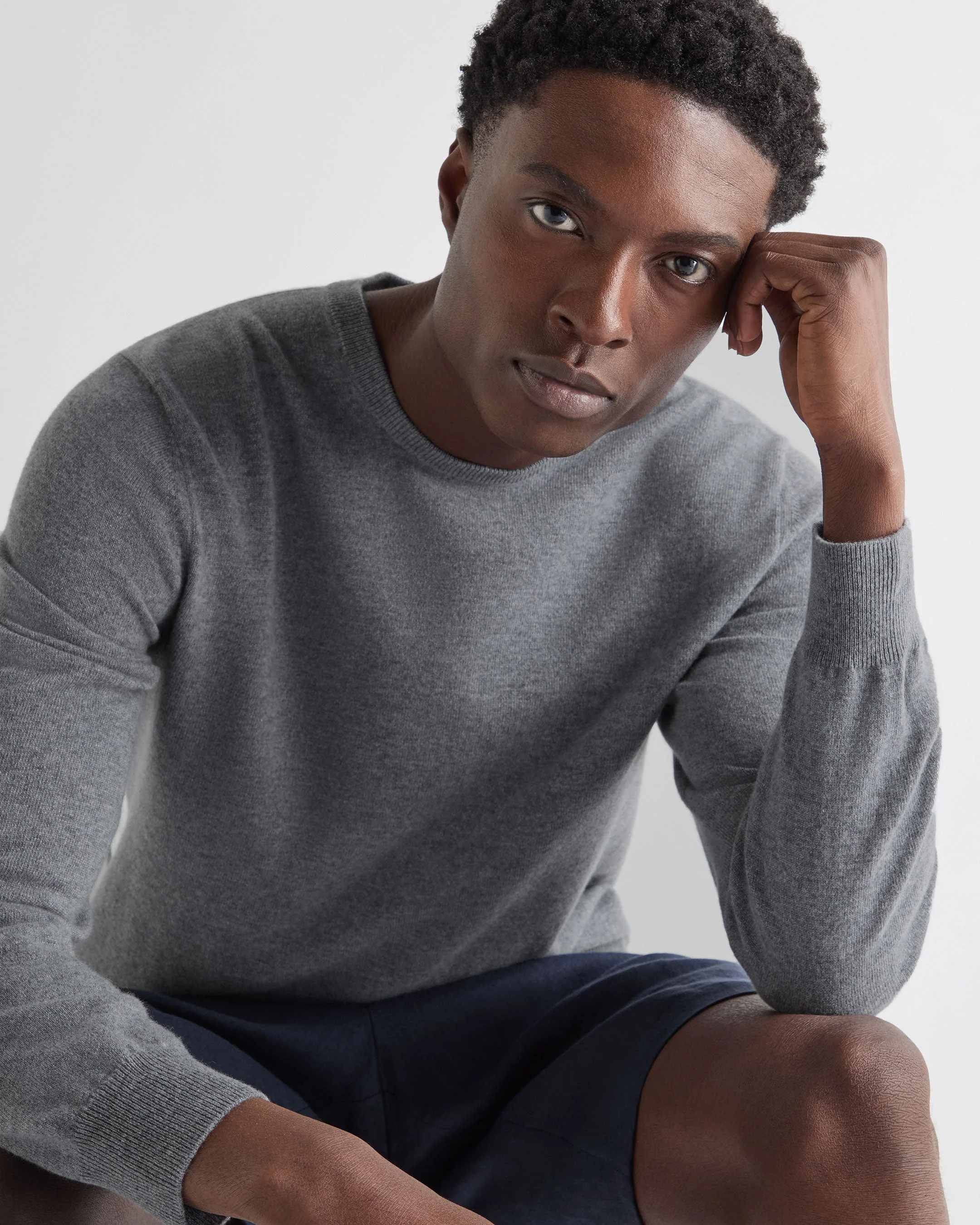 Men's Oxford Round Neck Cashmere Sweater Ash Grey - Image 5