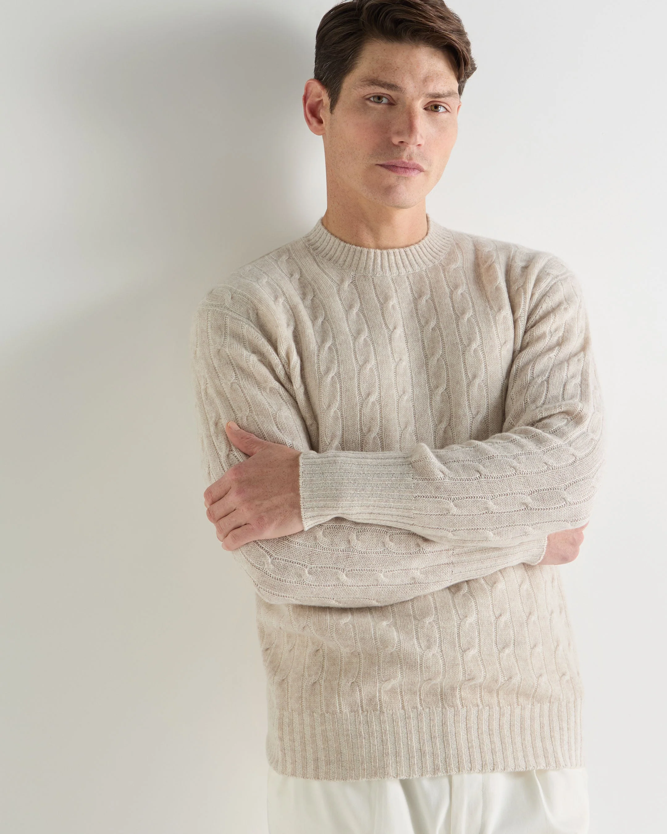 Men's Thames Cable Round Neck Cashmere Sweater Sand Brown