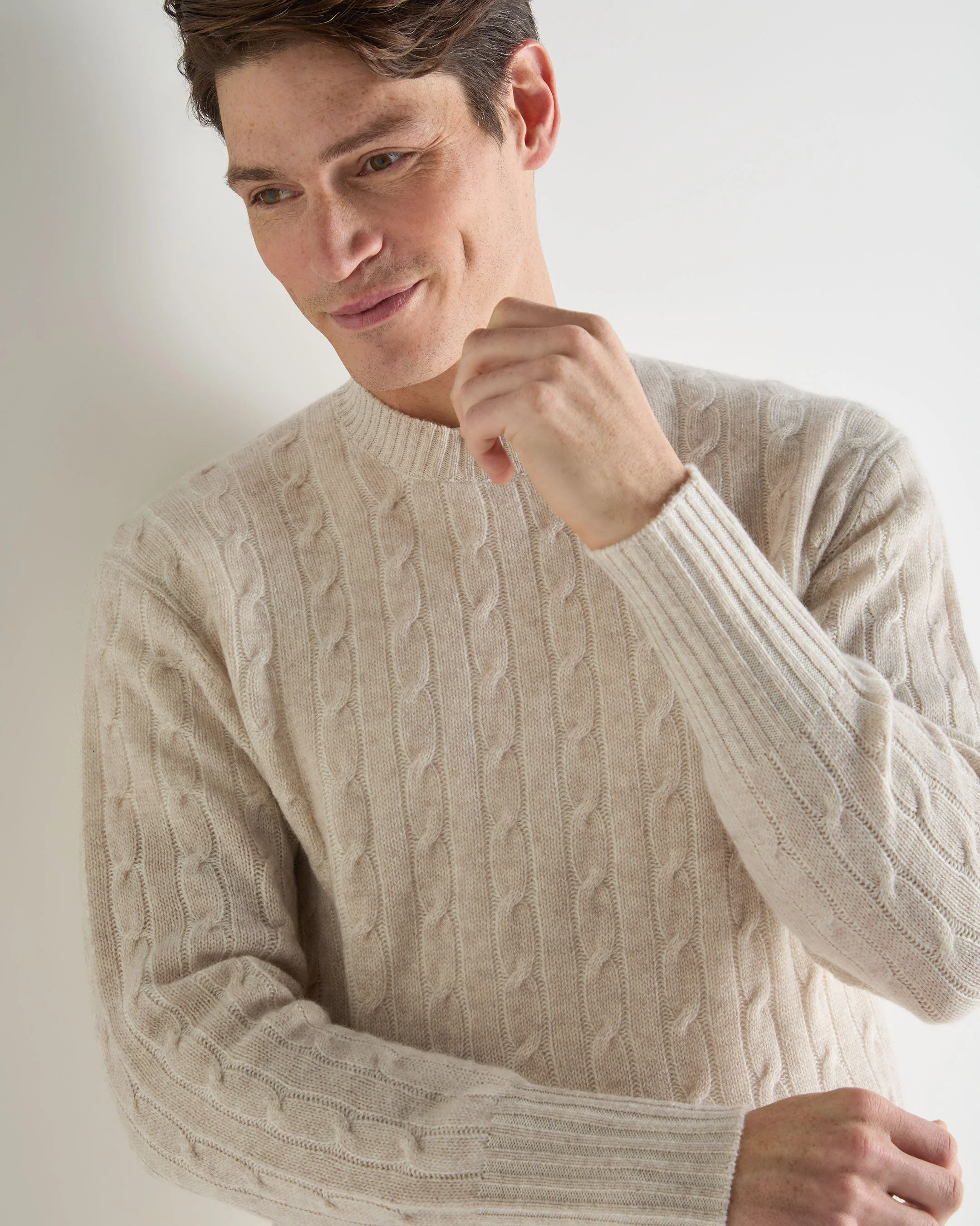 Men's Thames Cable Round Neck Cashmere Sweater Sand Brown - Image 5