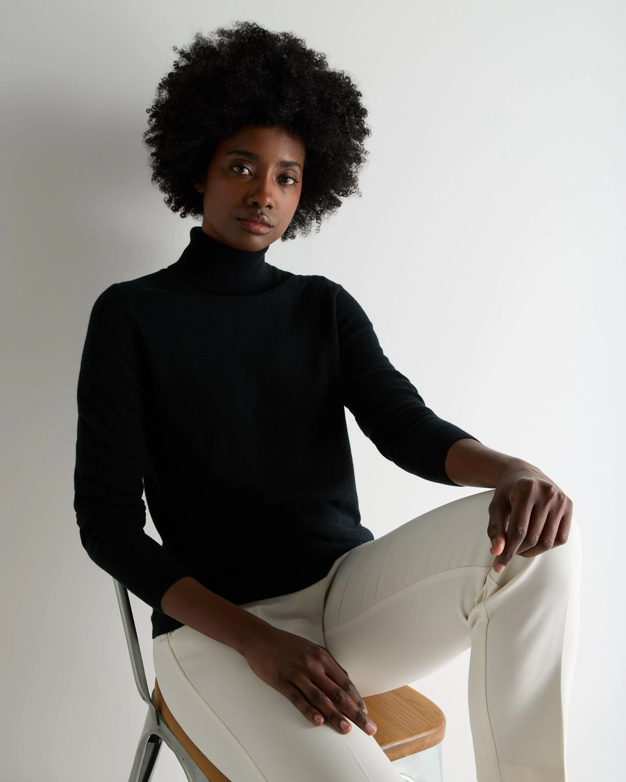 Women's Luna Turtle Neck Cashmere Sweater Black