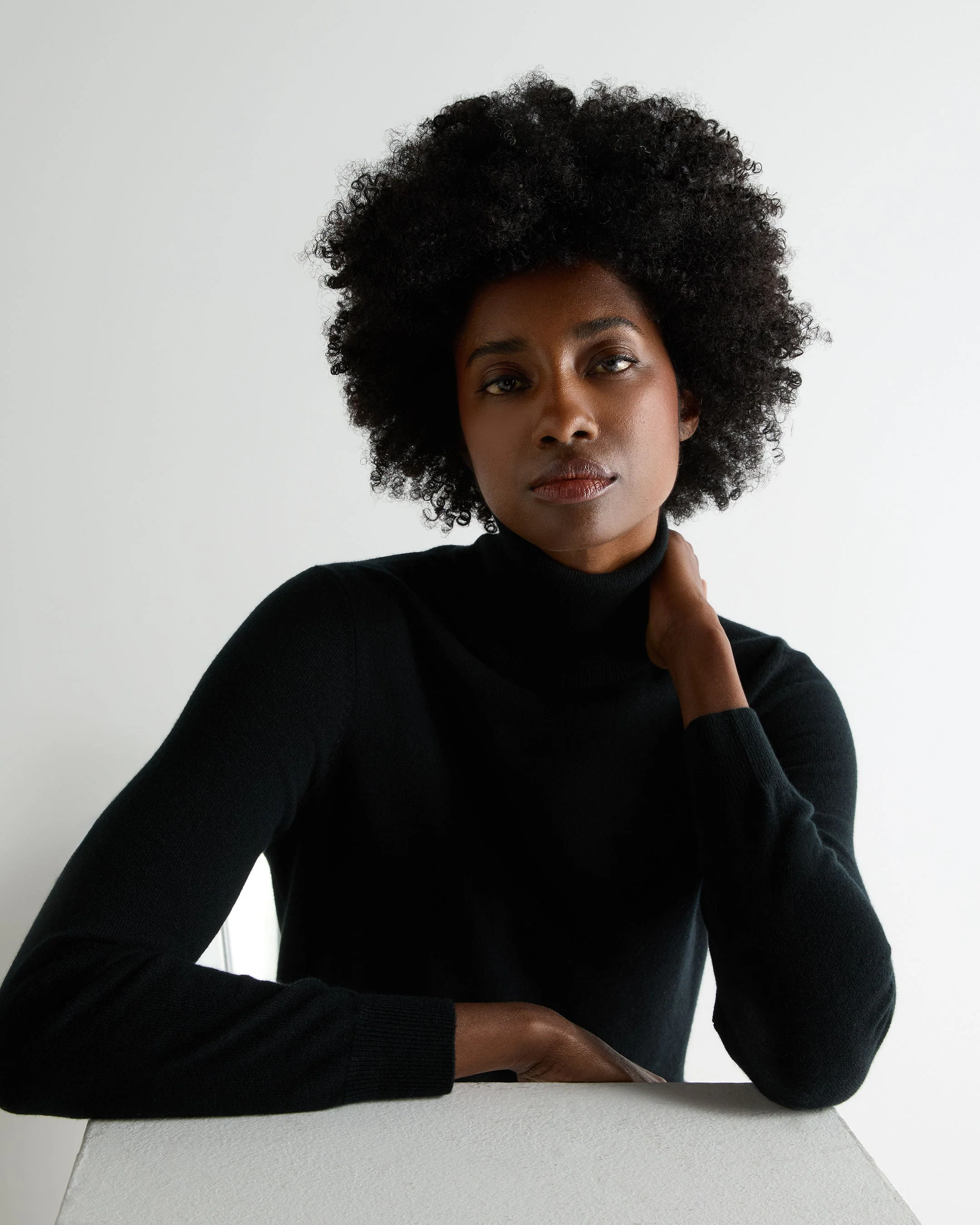 Women's Luna Turtle Neck Cashmere Sweater Black - Image 5