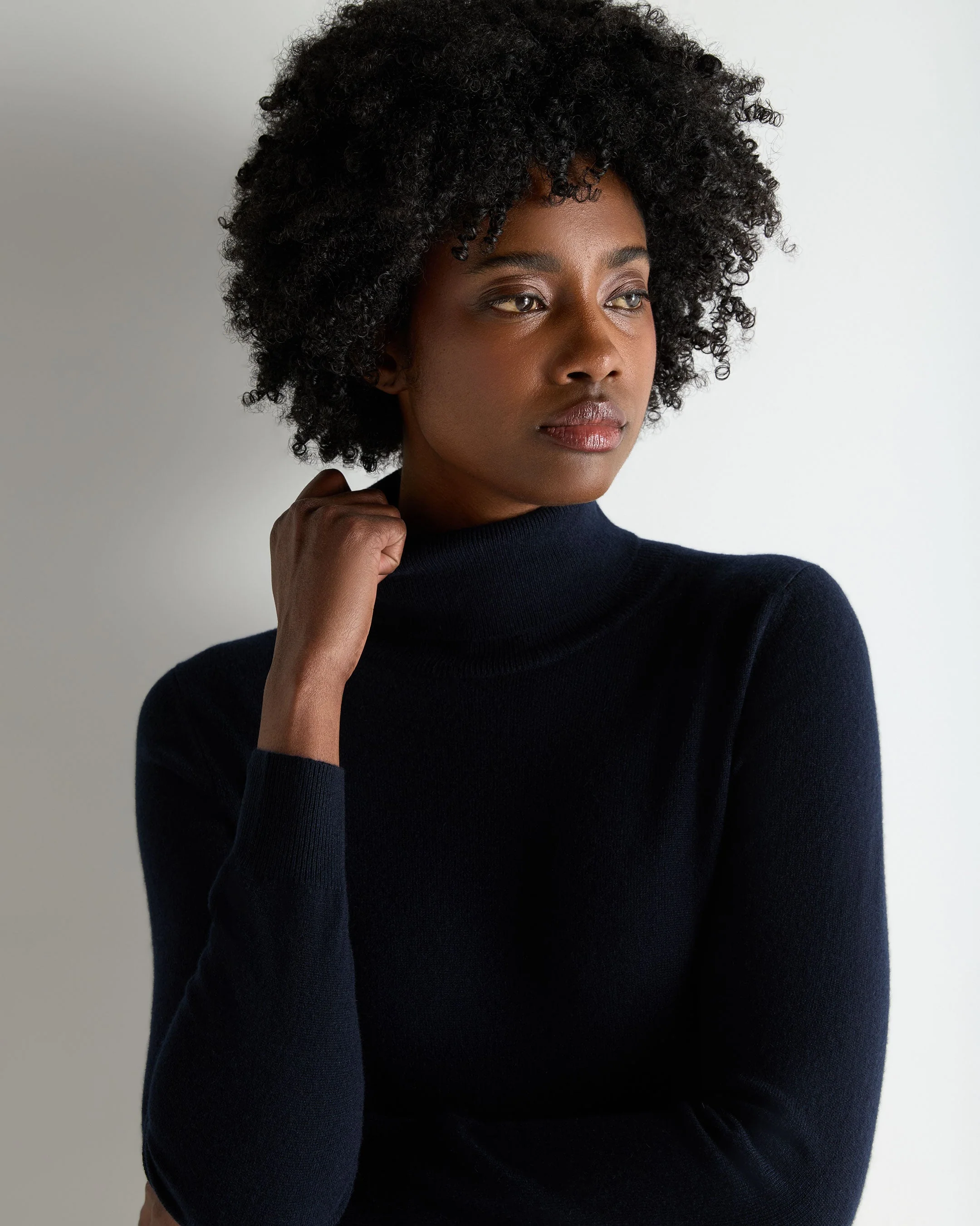 Women's Luna Turtle Neck Cashmere Sweater Navy Blue - Image 5