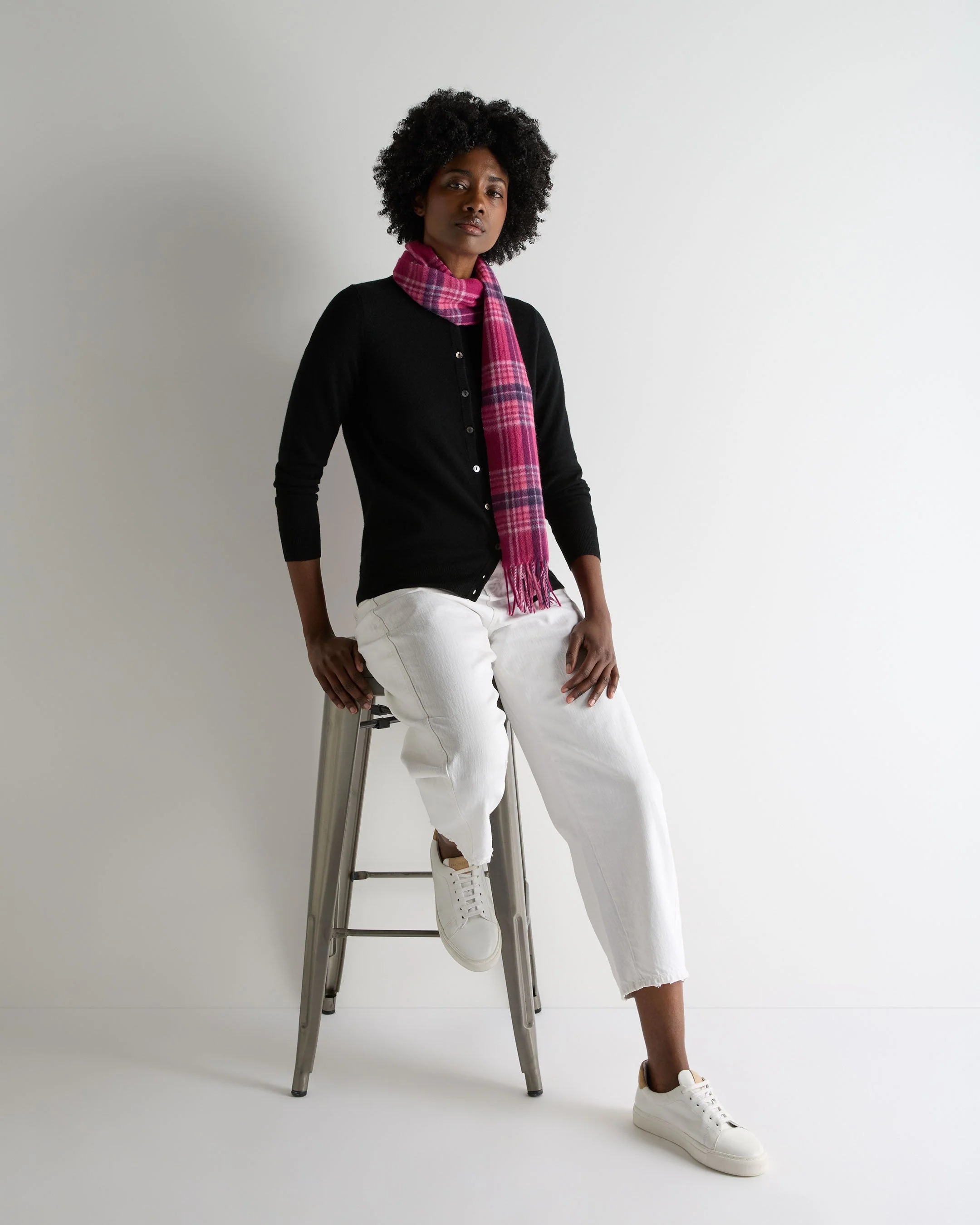 Women's Olivia Round Neck Cashmere Cardigan Black - Image 3