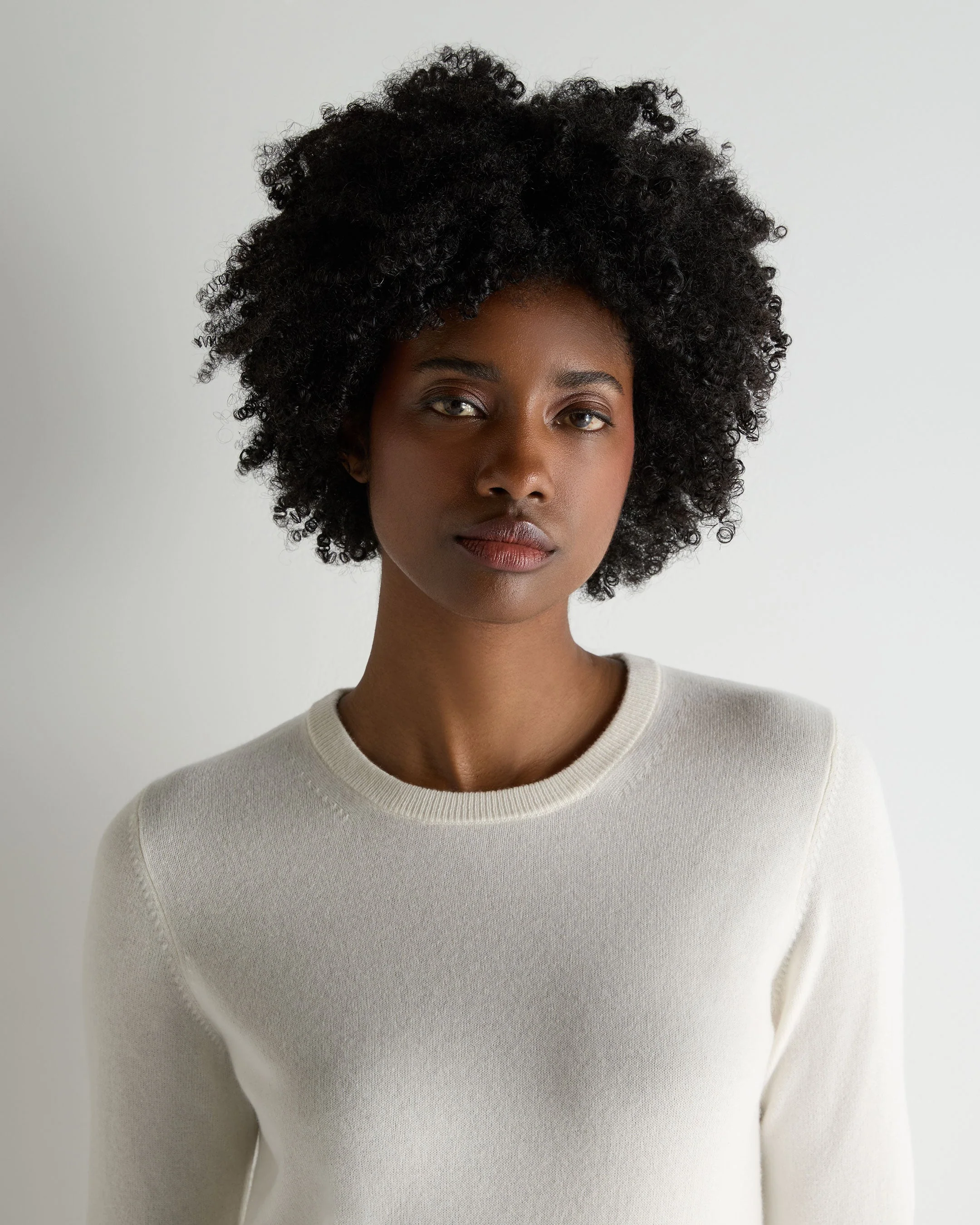 Women's Evie Classic Round Neck Cashmere Sweater New Ivory White - Image 5