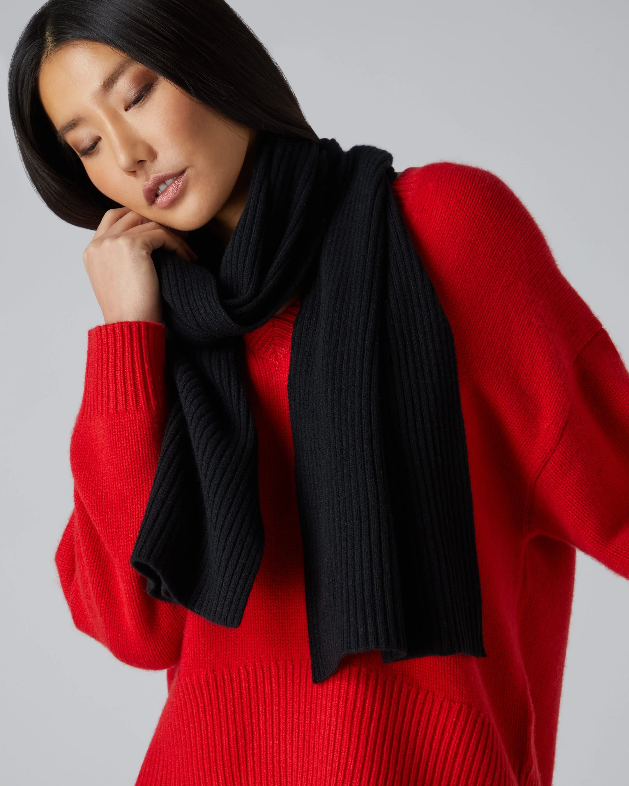 Unisex Short Ribbed Cashmere Scarf Black - Image 3