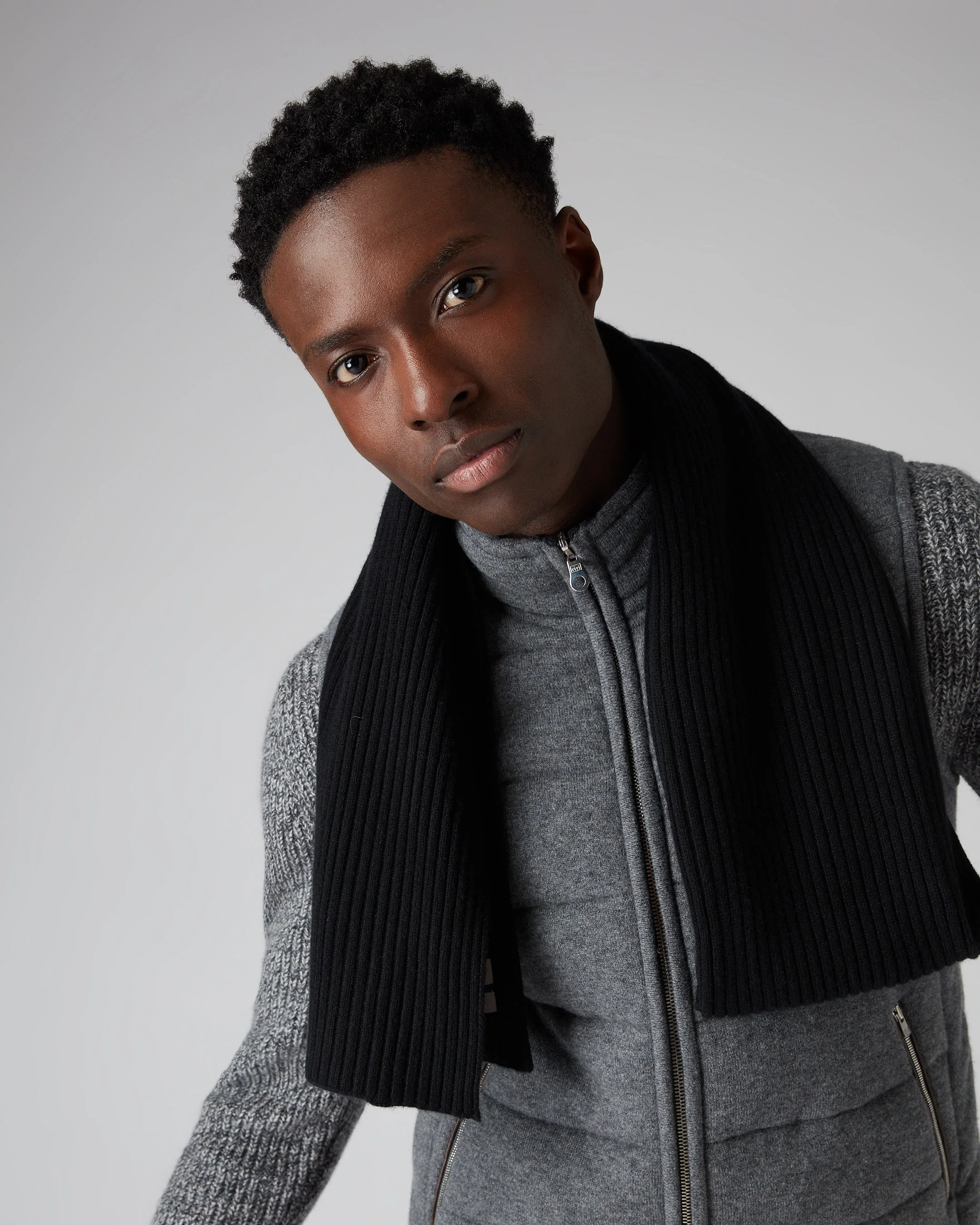 Unisex Short Ribbed Cashmere Scarf Black - Image 4
