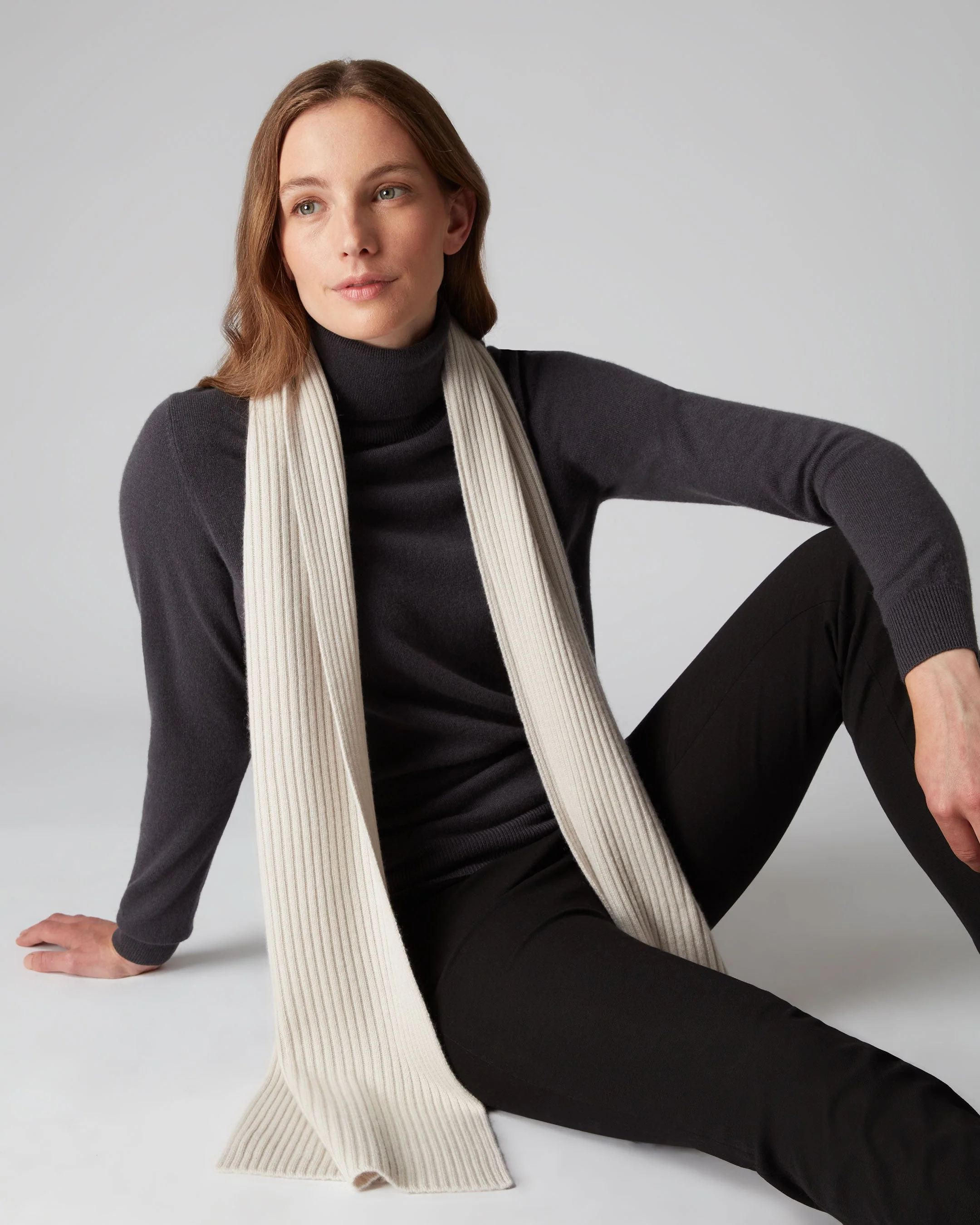 Unisex Short Ribbed Cashmere Scarf Snow Grey - Image 2