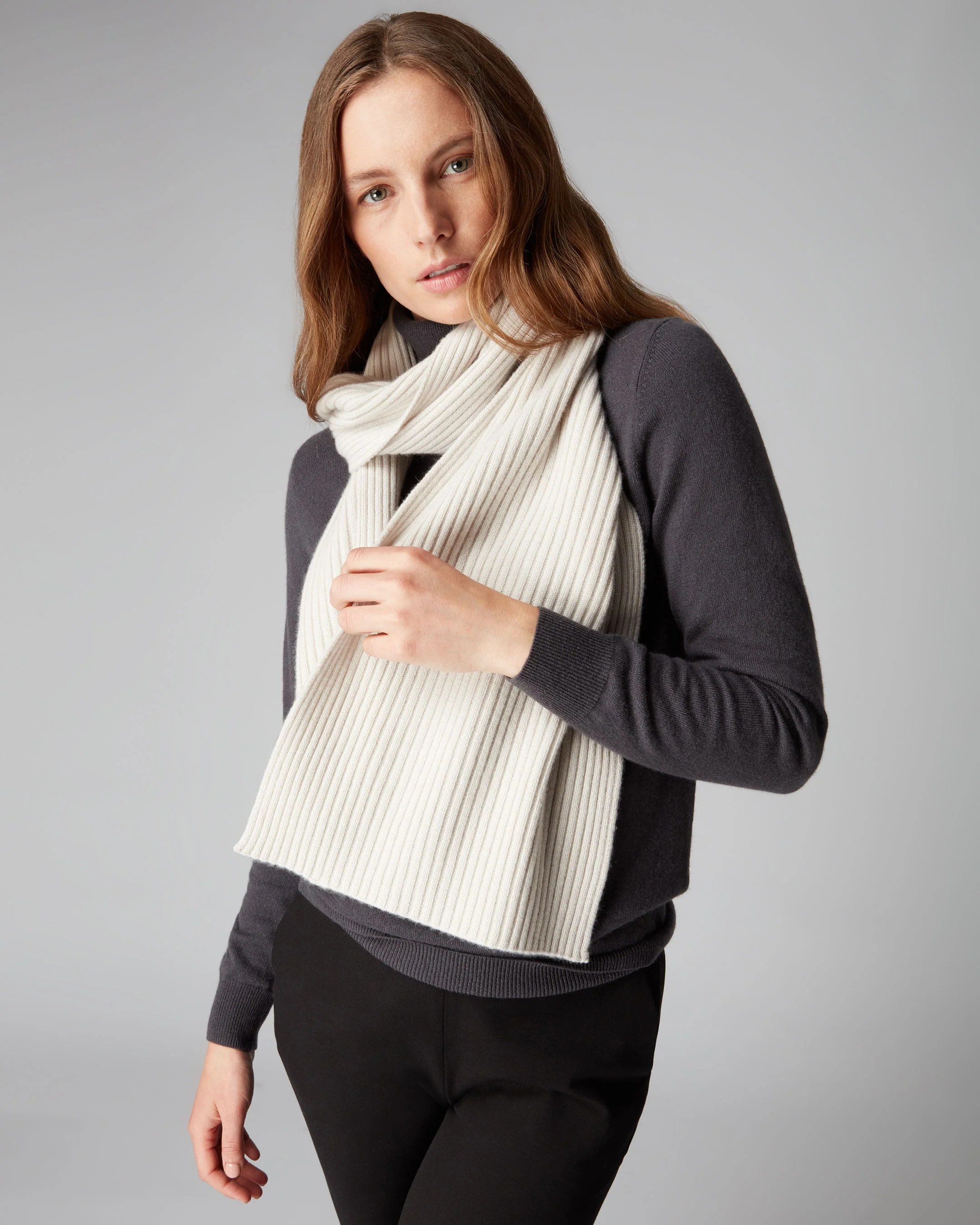 Unisex Short Ribbed Cashmere Scarf Snow Grey - Image 4