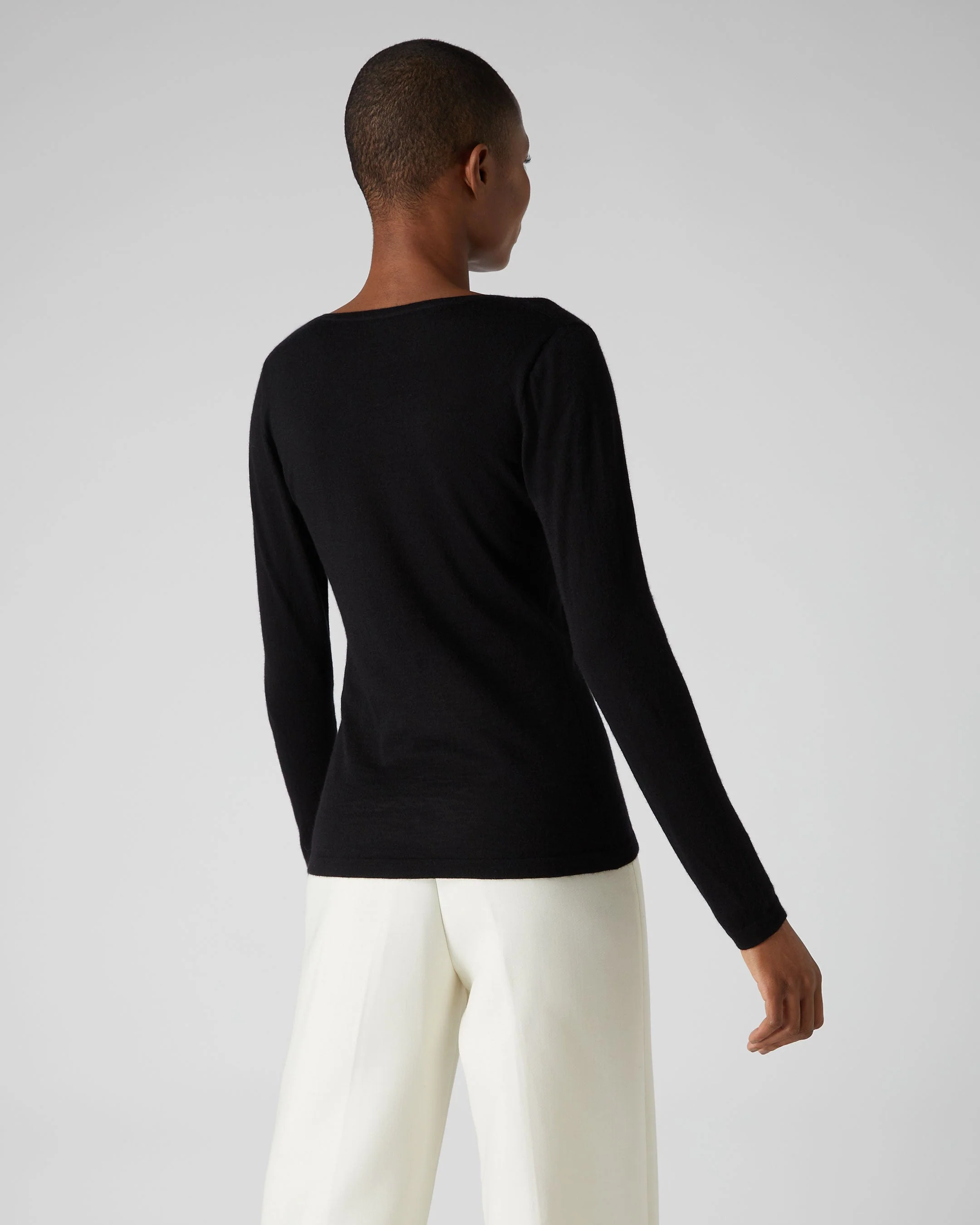 Women's Imogen Superfine Cashmere V Neck Sweater Black - Image 4
