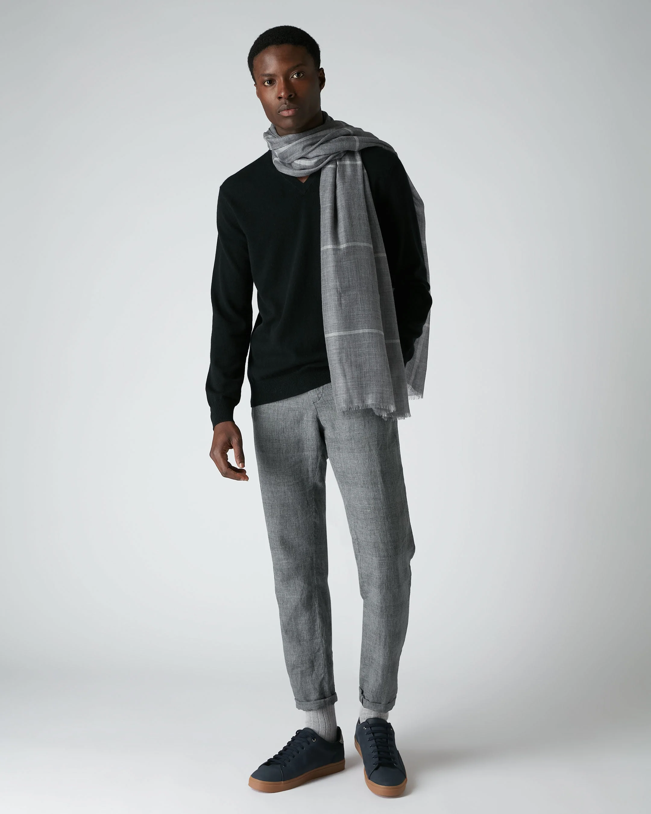 Men's Burlington V Neck Cashmere Sweater Black - Image 3