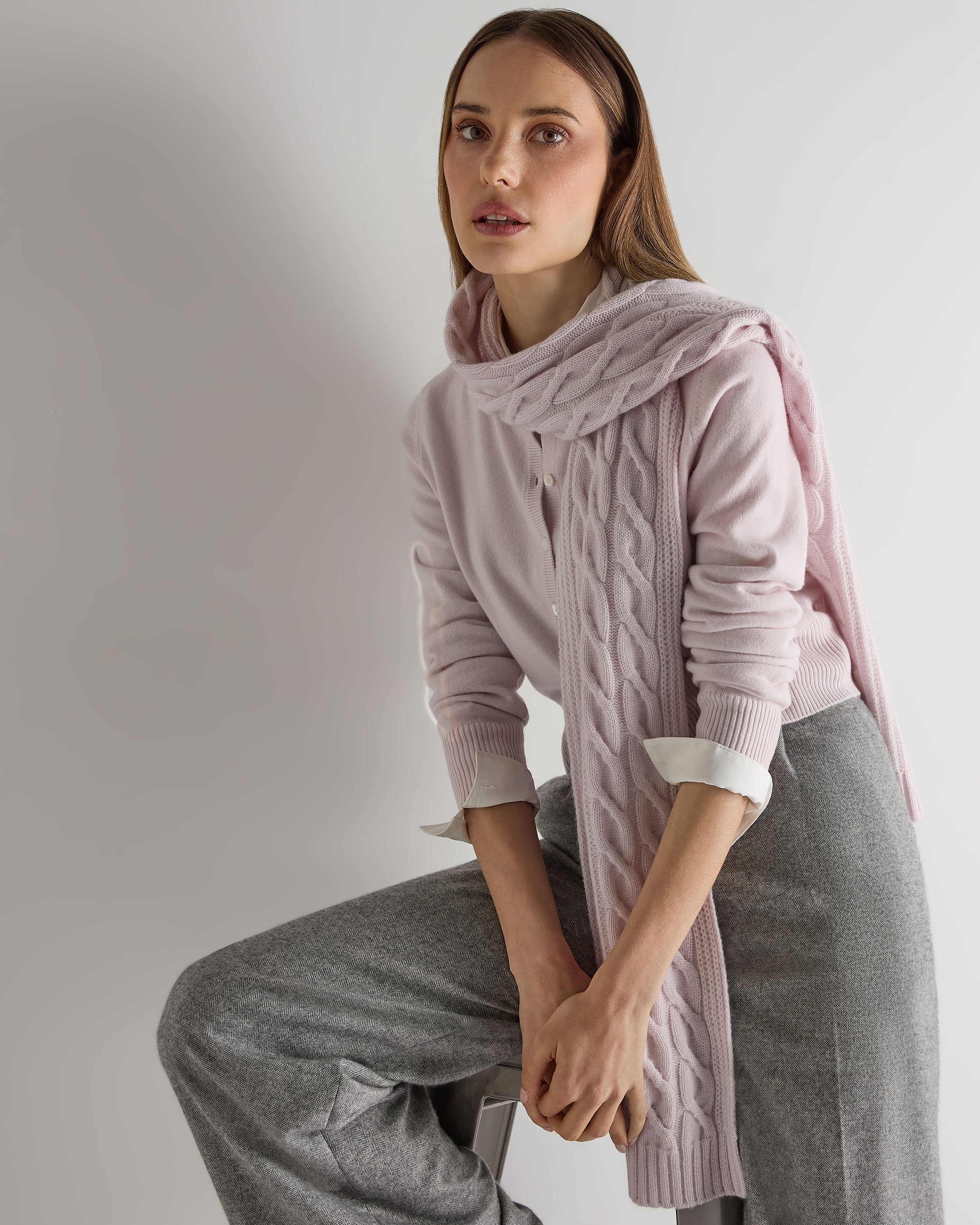 Unisex Cable Rib Cashmere Scarf Chalk Pink - Image 3