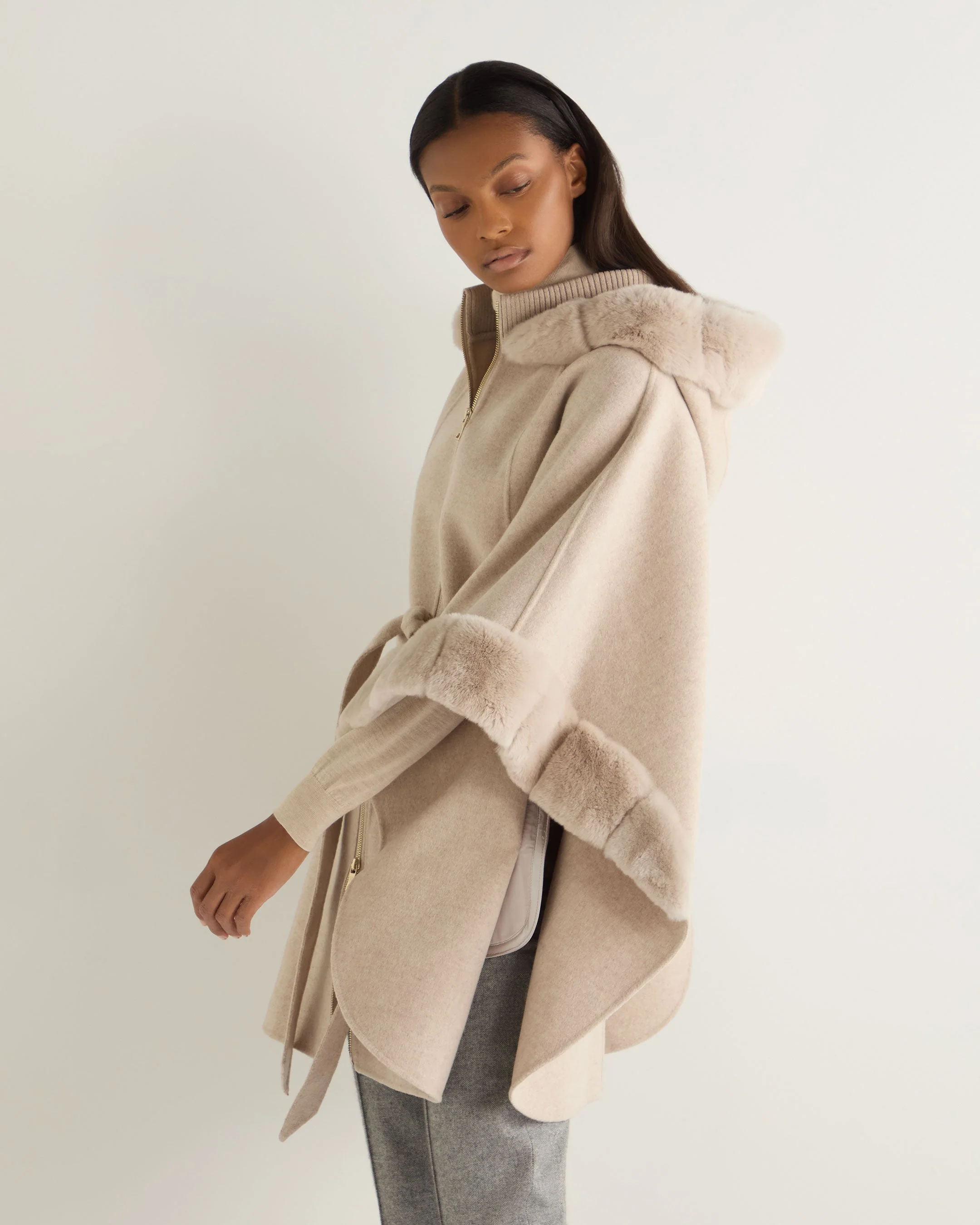 Women's Poppy Cape With Fur Trim Sand Brown