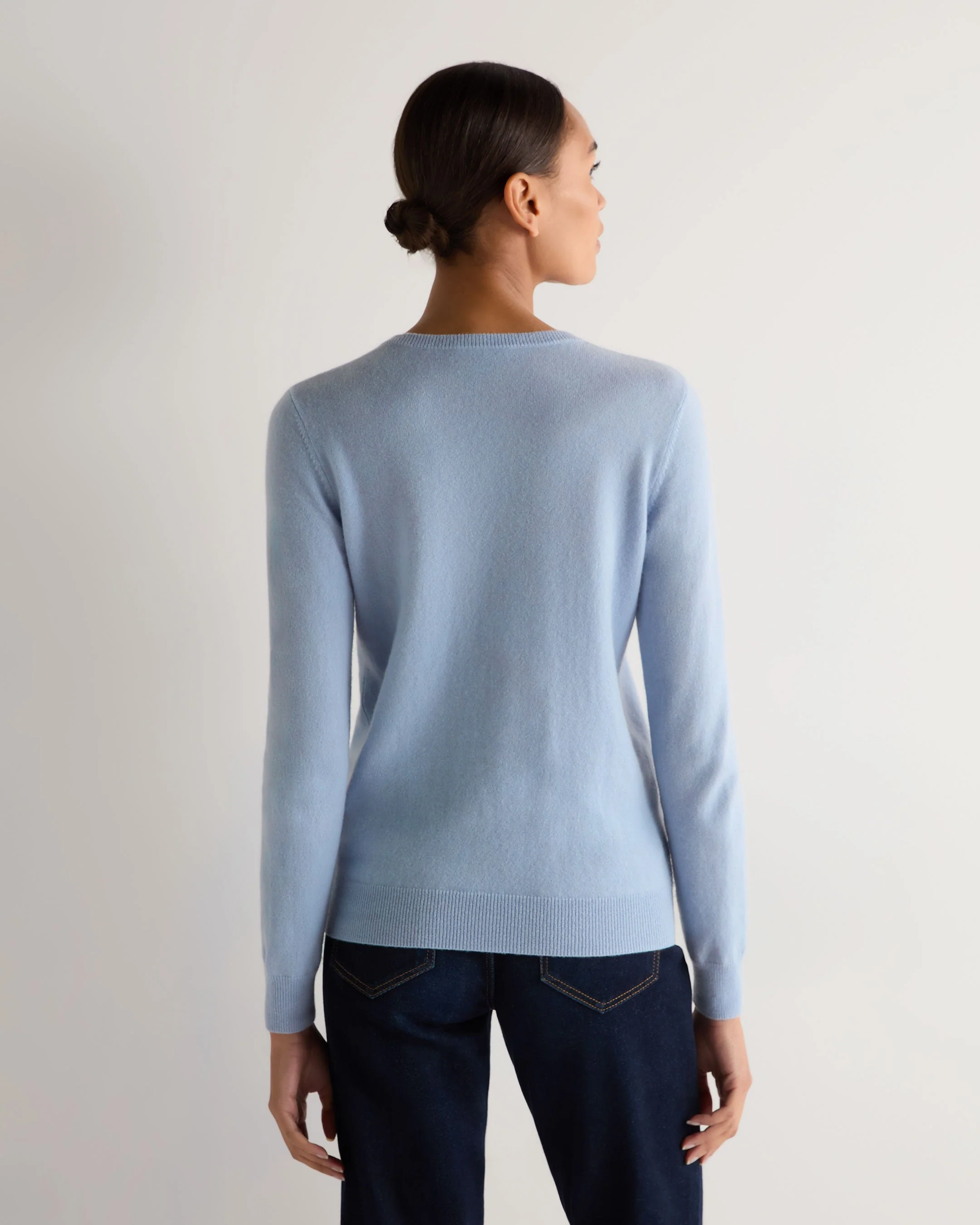 Women's Evie Classic Round Neck Cashmere Sweater Sea Mist Blue - Image 4