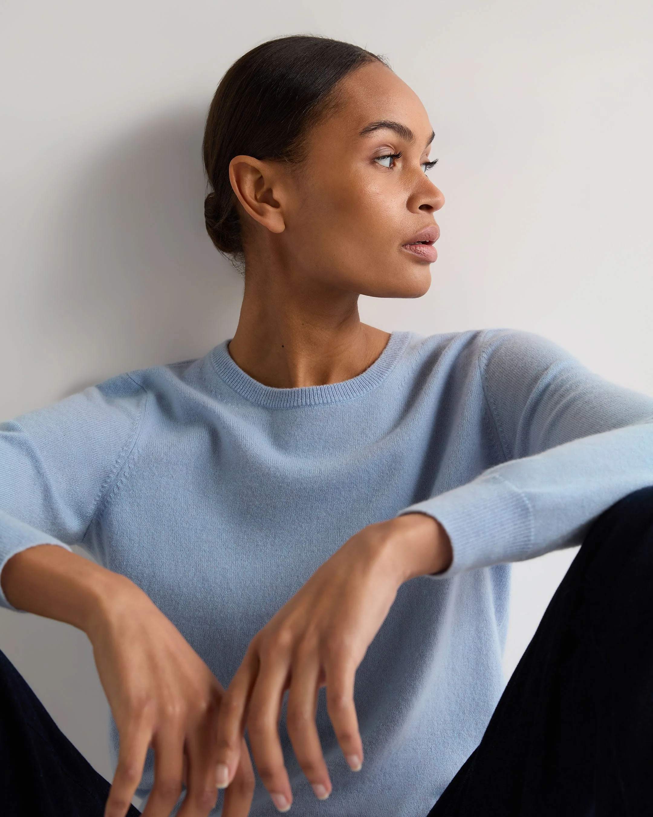 Women's Evie Classic Round Neck Cashmere Sweater Sea Mist Blue - Image 5