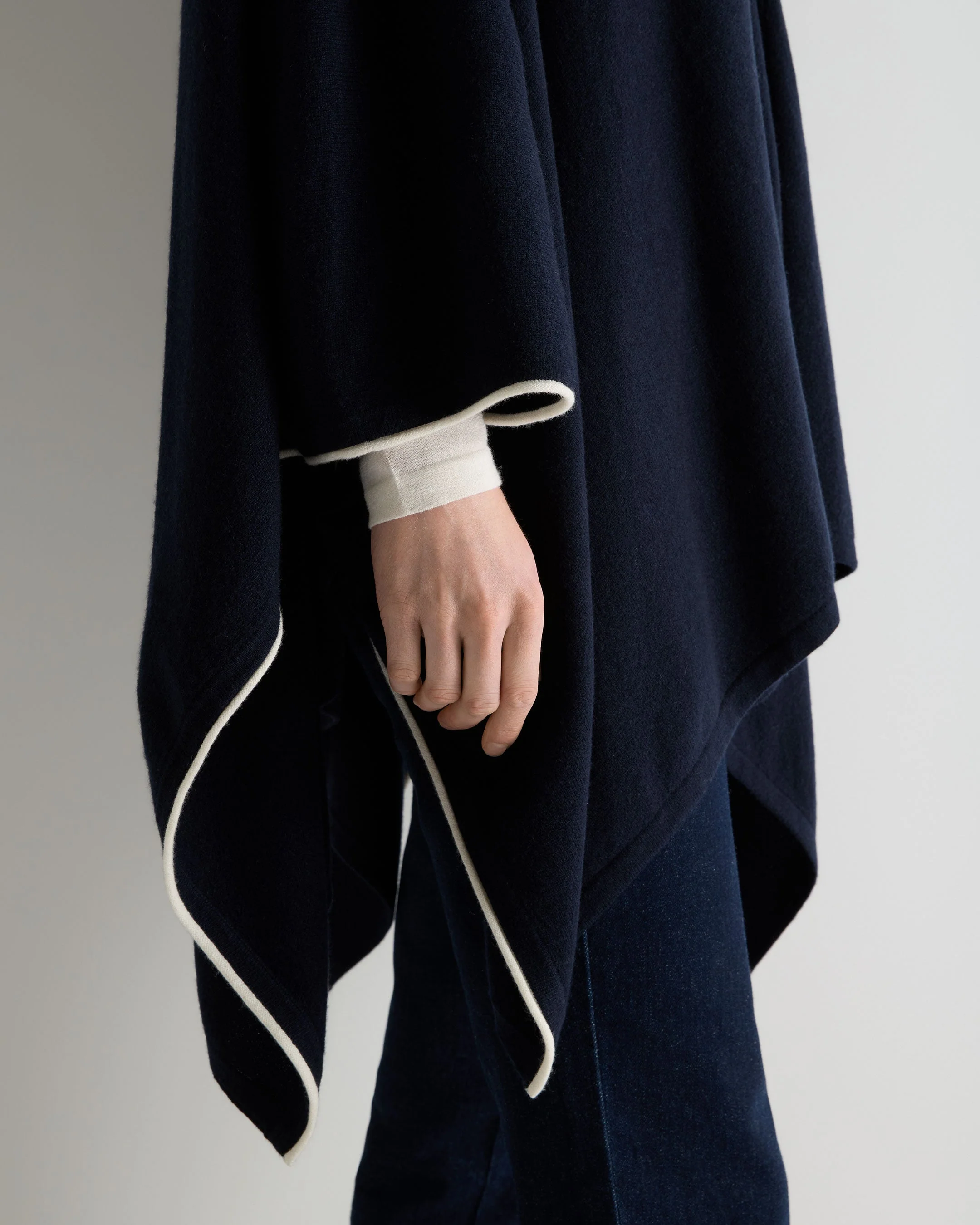 Women's Contrast Trim Cashmere Cape Navy Blue - Image 5