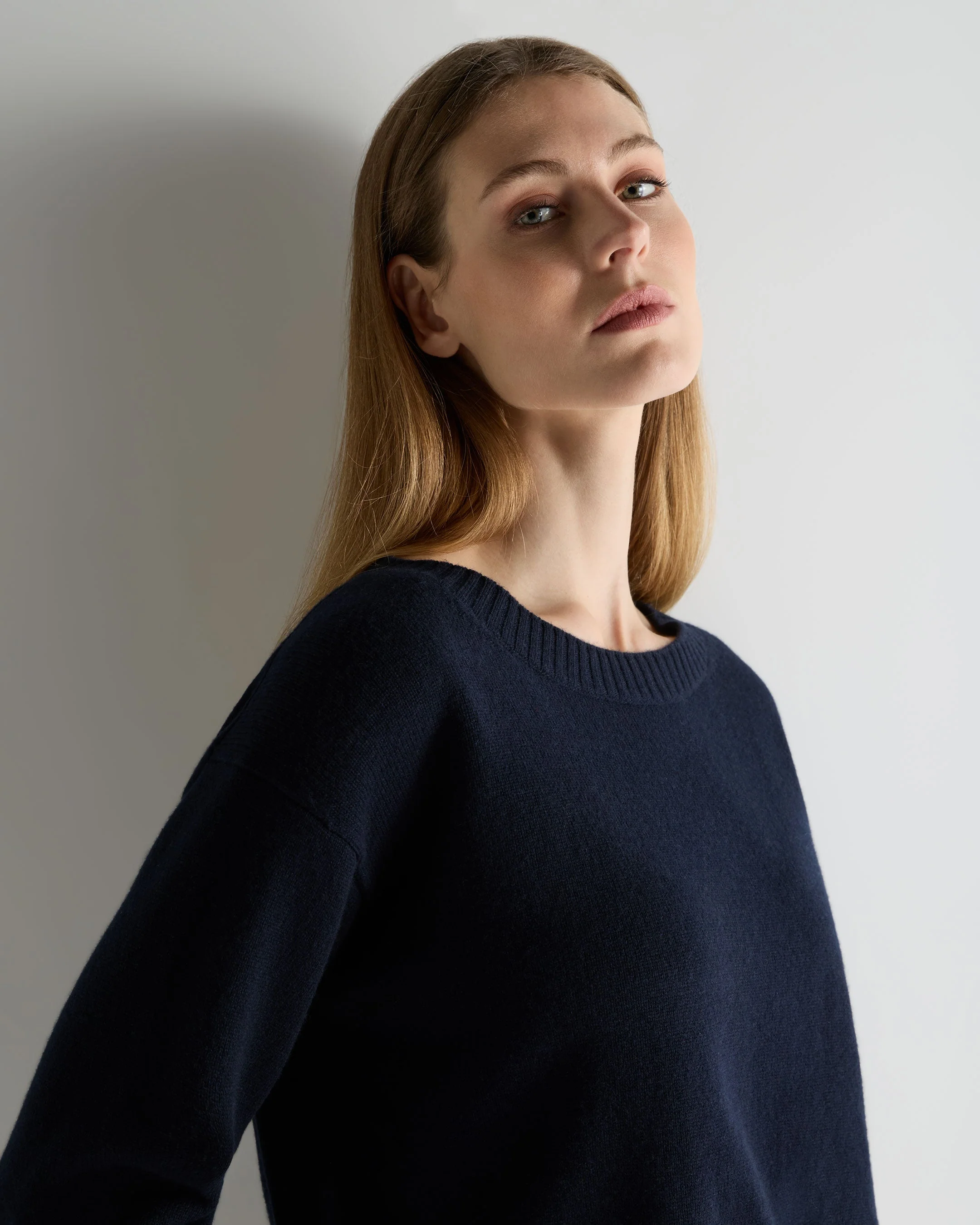Women's Crop Boat Neck Cashmere Sweater Navy Blue - Image 5