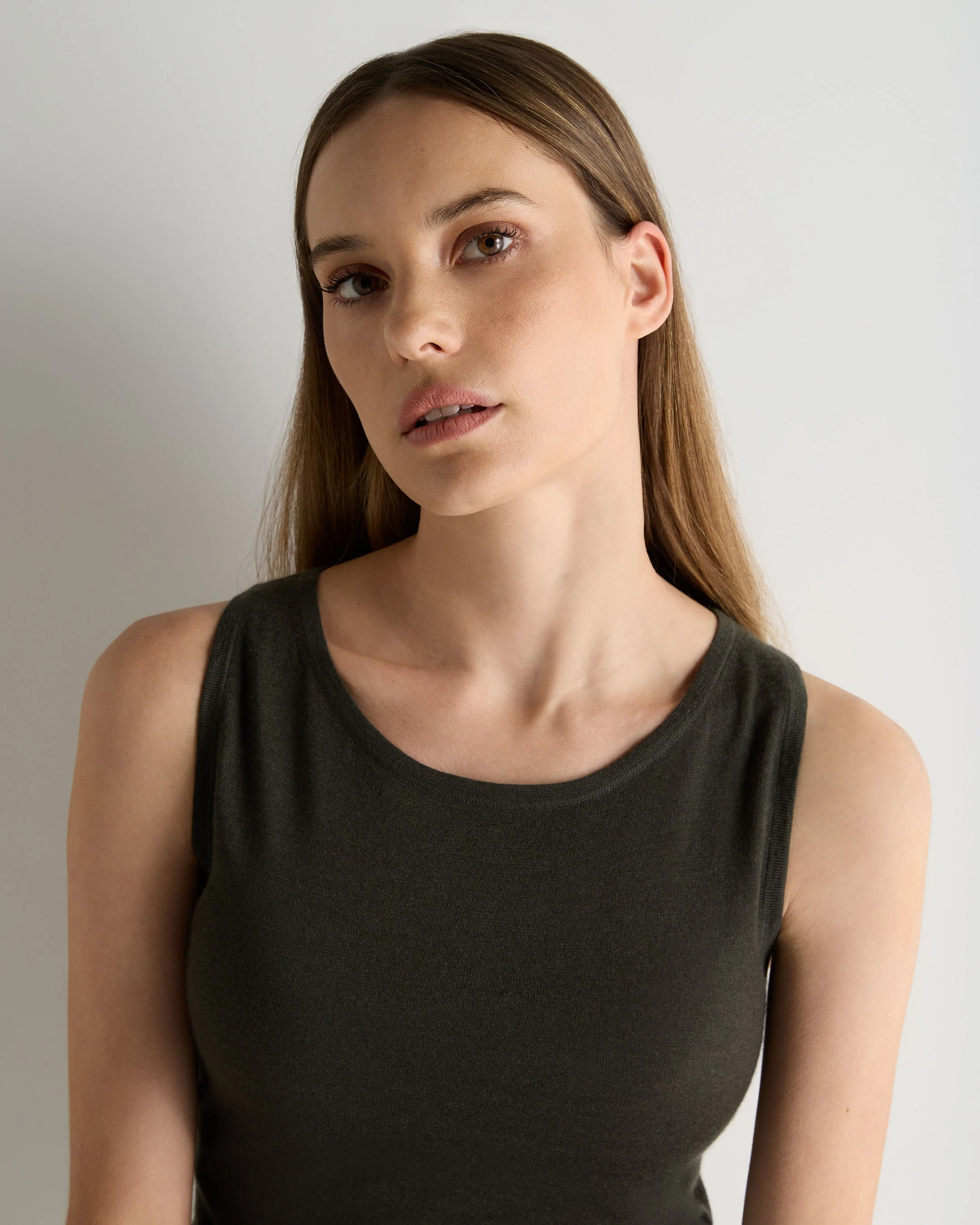 Women's Ella Superfine Cashmere Shell Top Arabica Khaki Green - Image 5