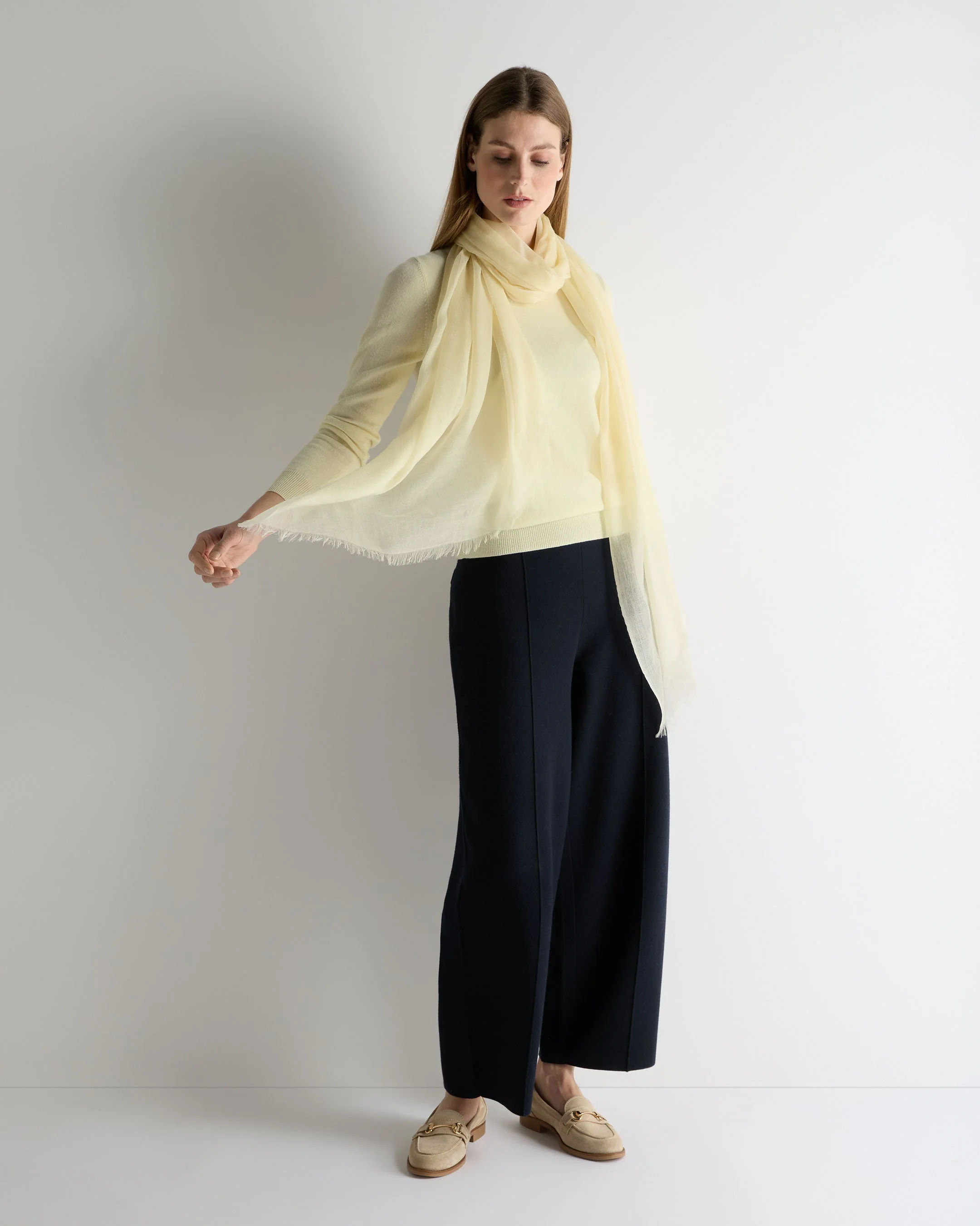 Women's Evie Classic Round Neck Cashmere Sweater Butter Yellow - Image 3
