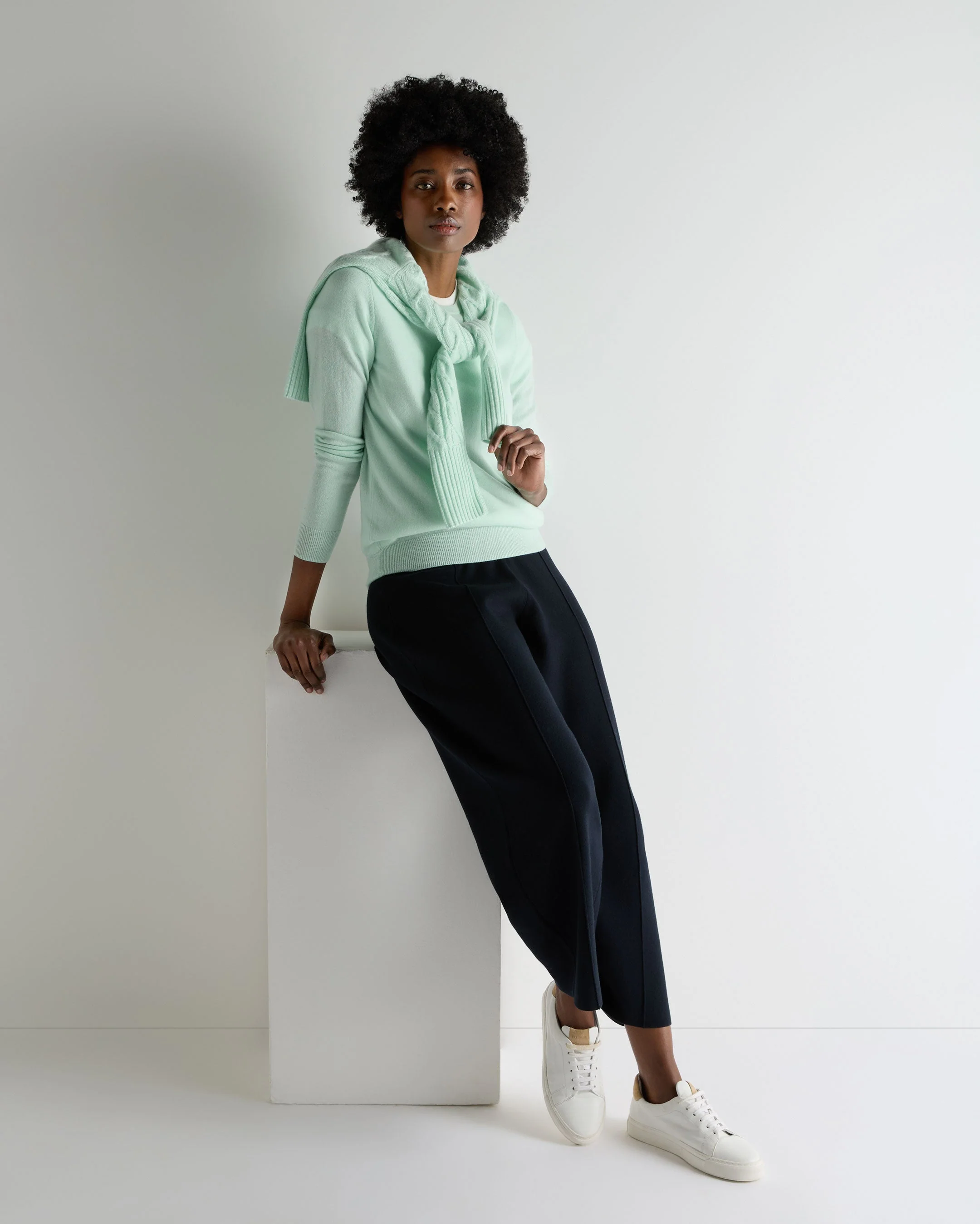 Women's Evie Classic Round Neck Cashmere Sweater Mint Green - Image 3