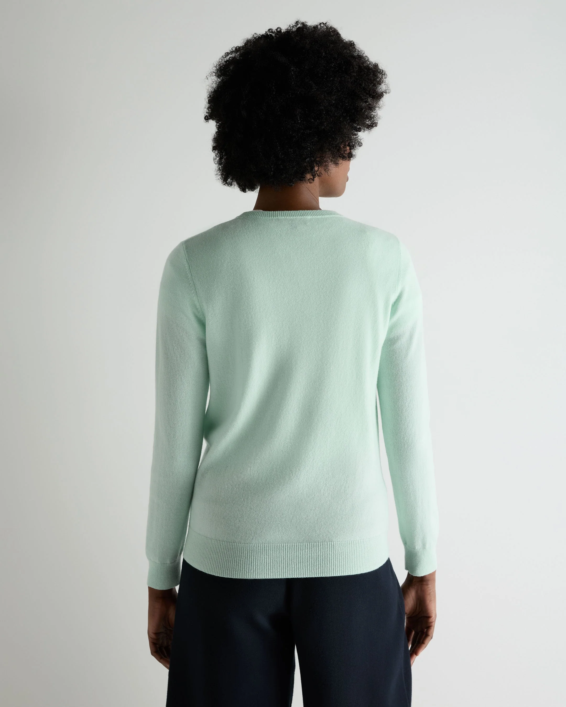 Women's Evie Classic Round Neck Cashmere Sweater Mint Green - Image 4