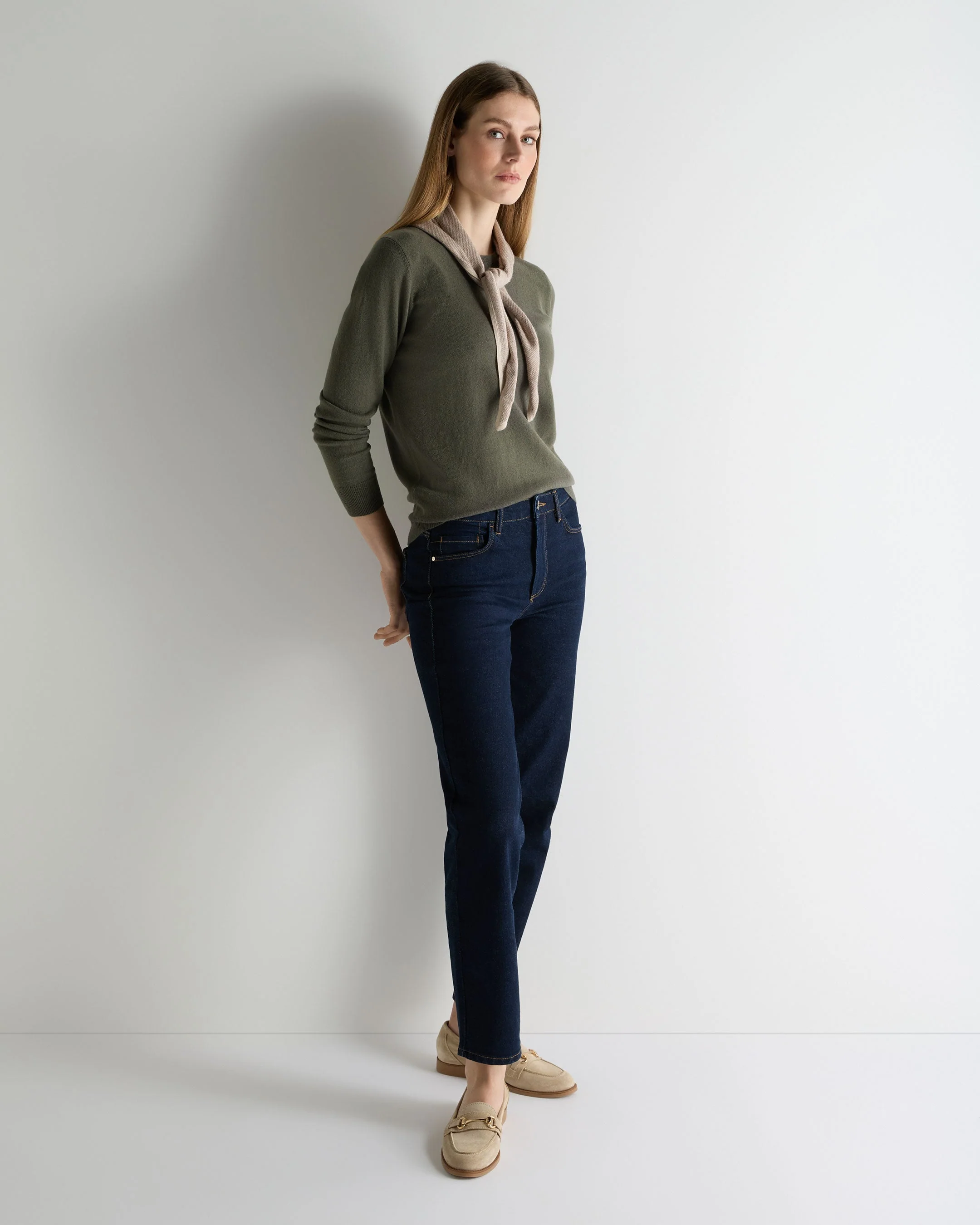 Women's Evie Classic Round Neck Cashmere Sweater Olive Green - Image 3