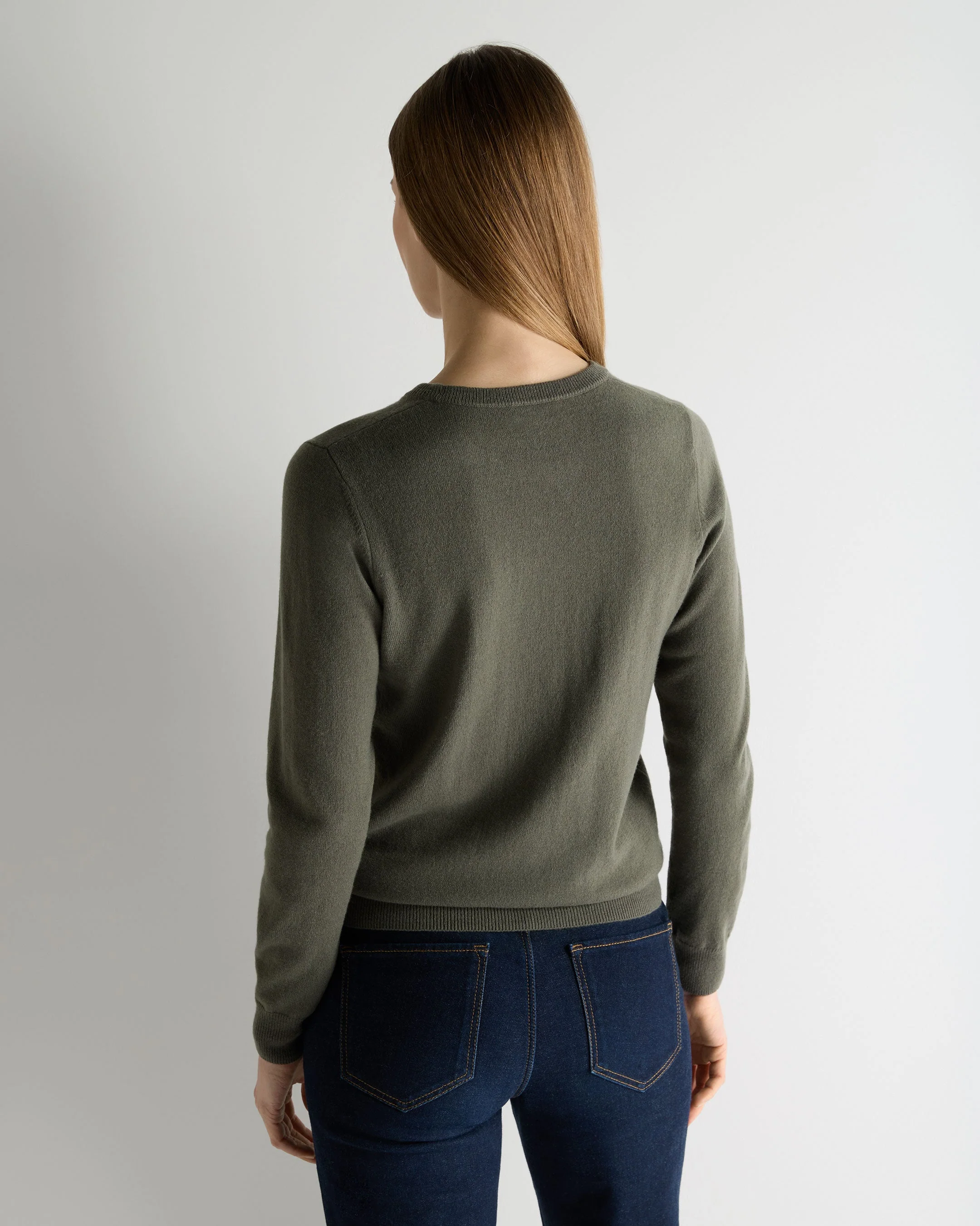 Women's Evie Classic Round Neck Cashmere Sweater Olive Green - Image 4