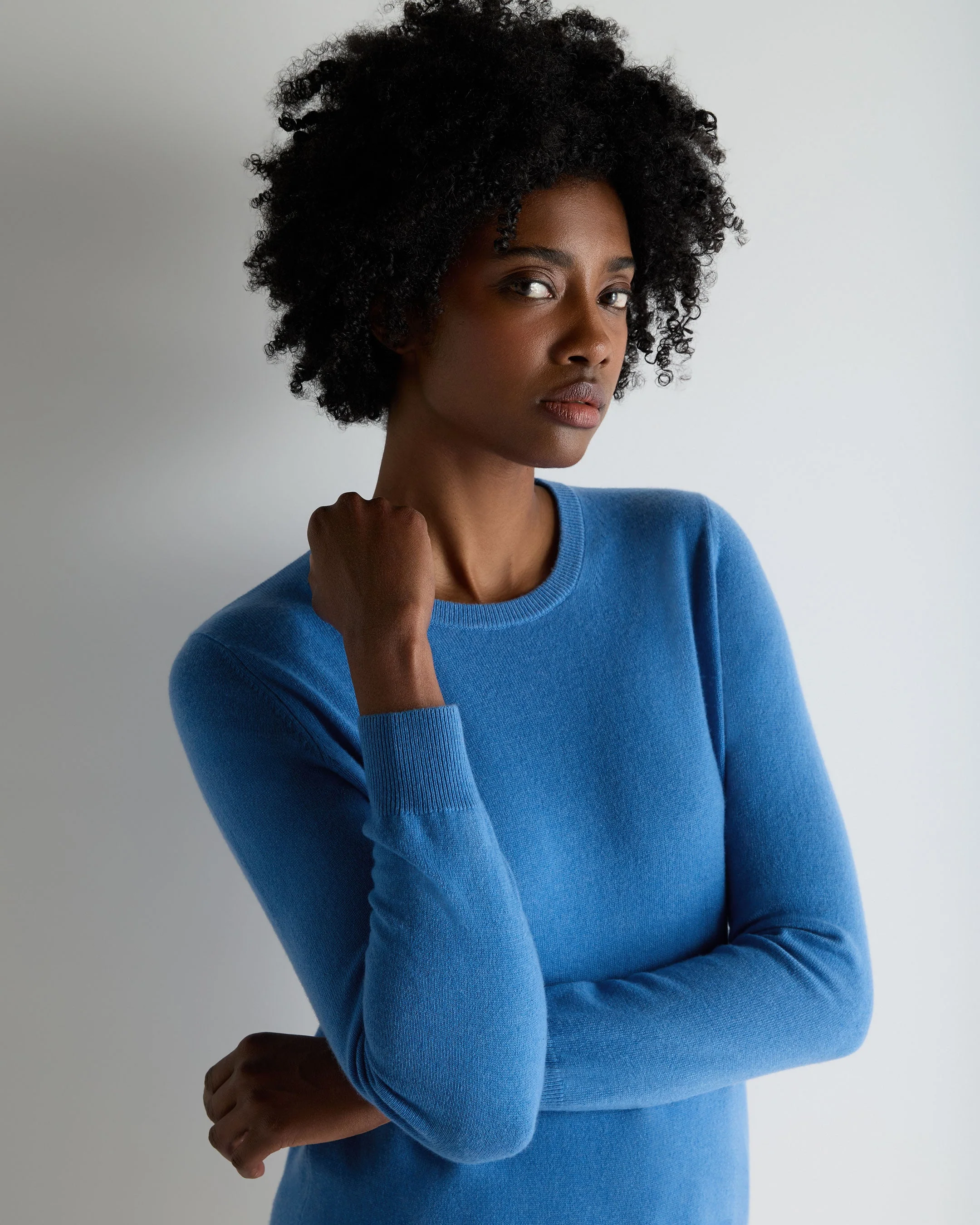 Women's Evie Classic Round Neck Cashmere Sweater Sunshine Blue - Image 5