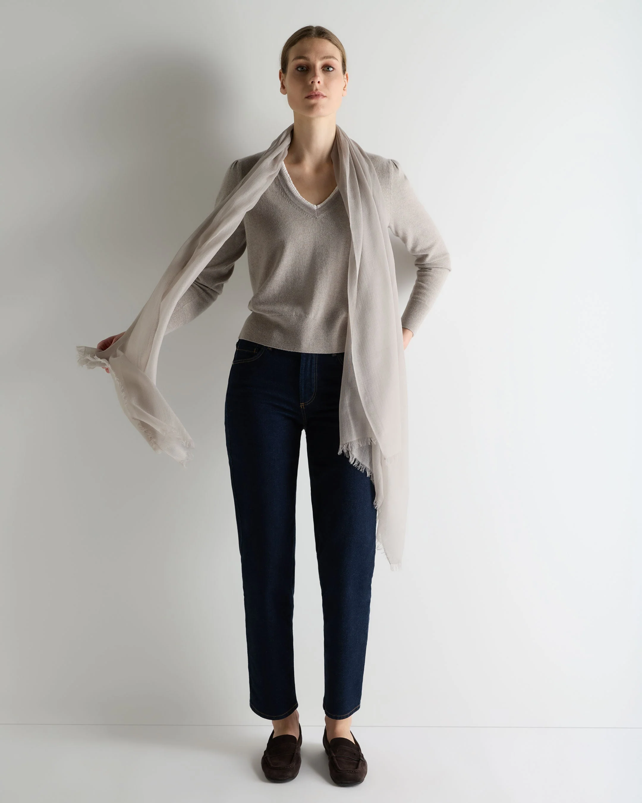 Women's Lace Trim V Neck Cashmere Sweater Oat Grey - Image 3