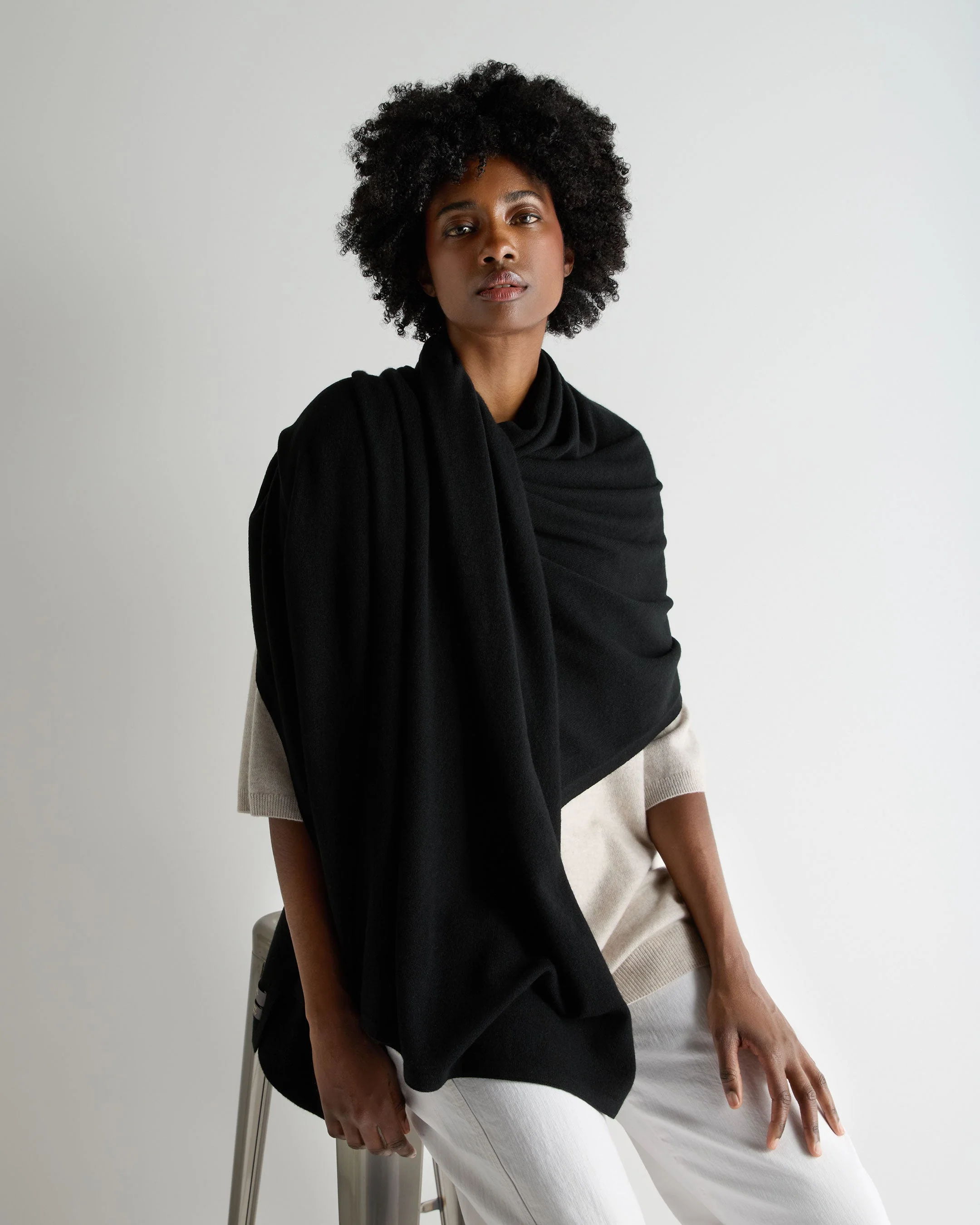 Women's Lightweight Cashmere Shawl Black - Image 2