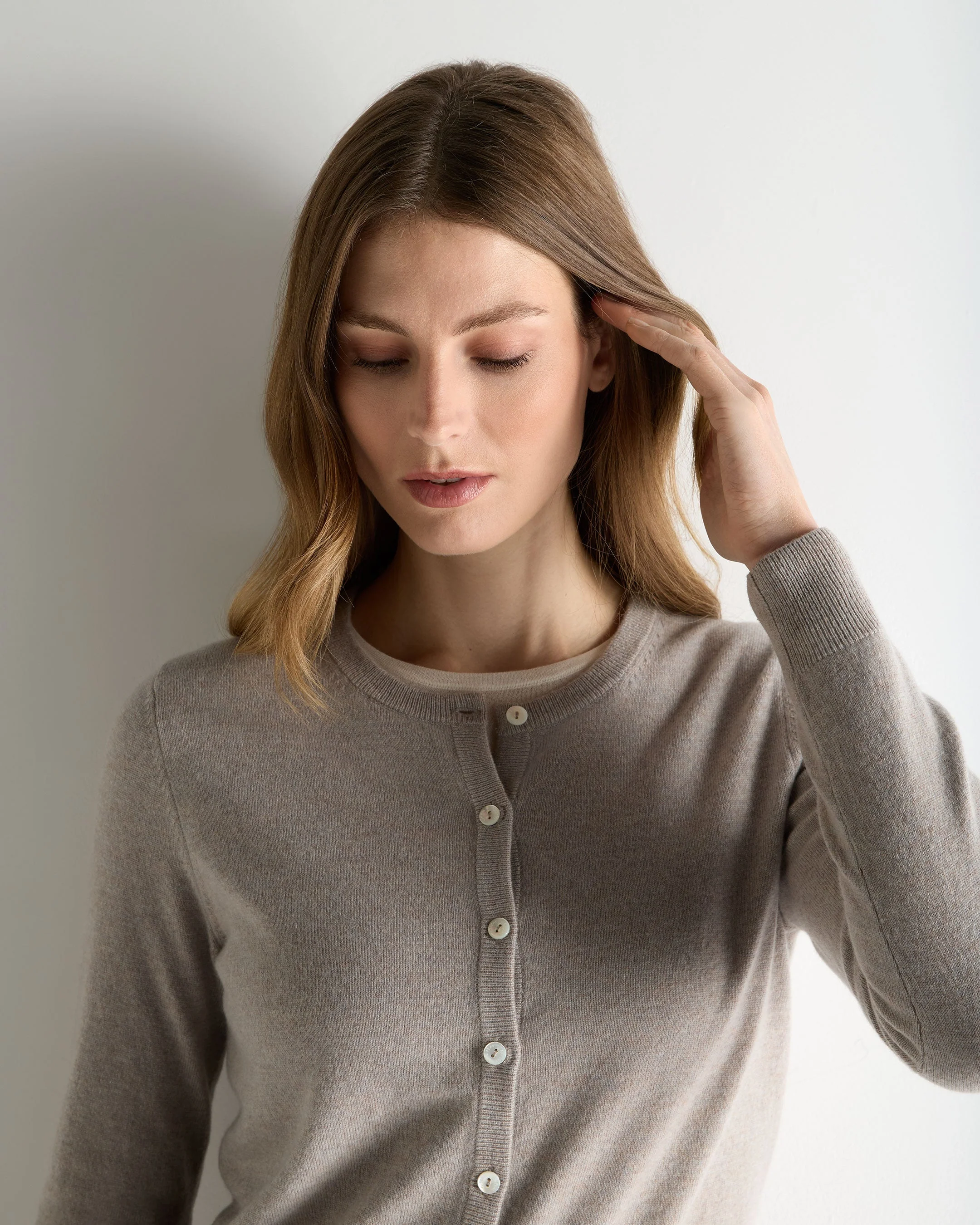 Women's Olivia Round Neck Cashmere Cardigan Oat Grey - Image 5