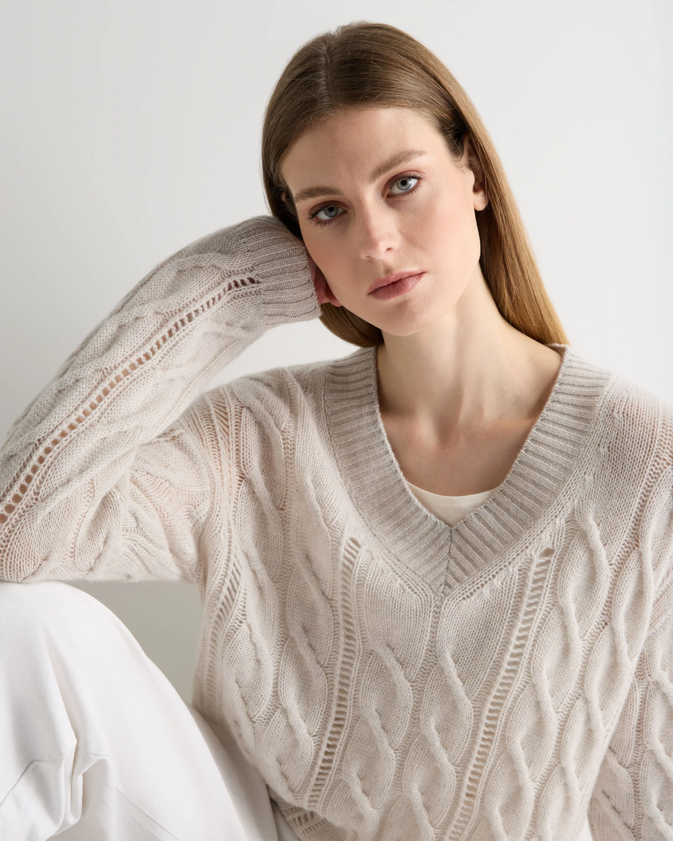 Women's Open Cable V Neck Cashmere Sweater Pebble Grey - Image 5