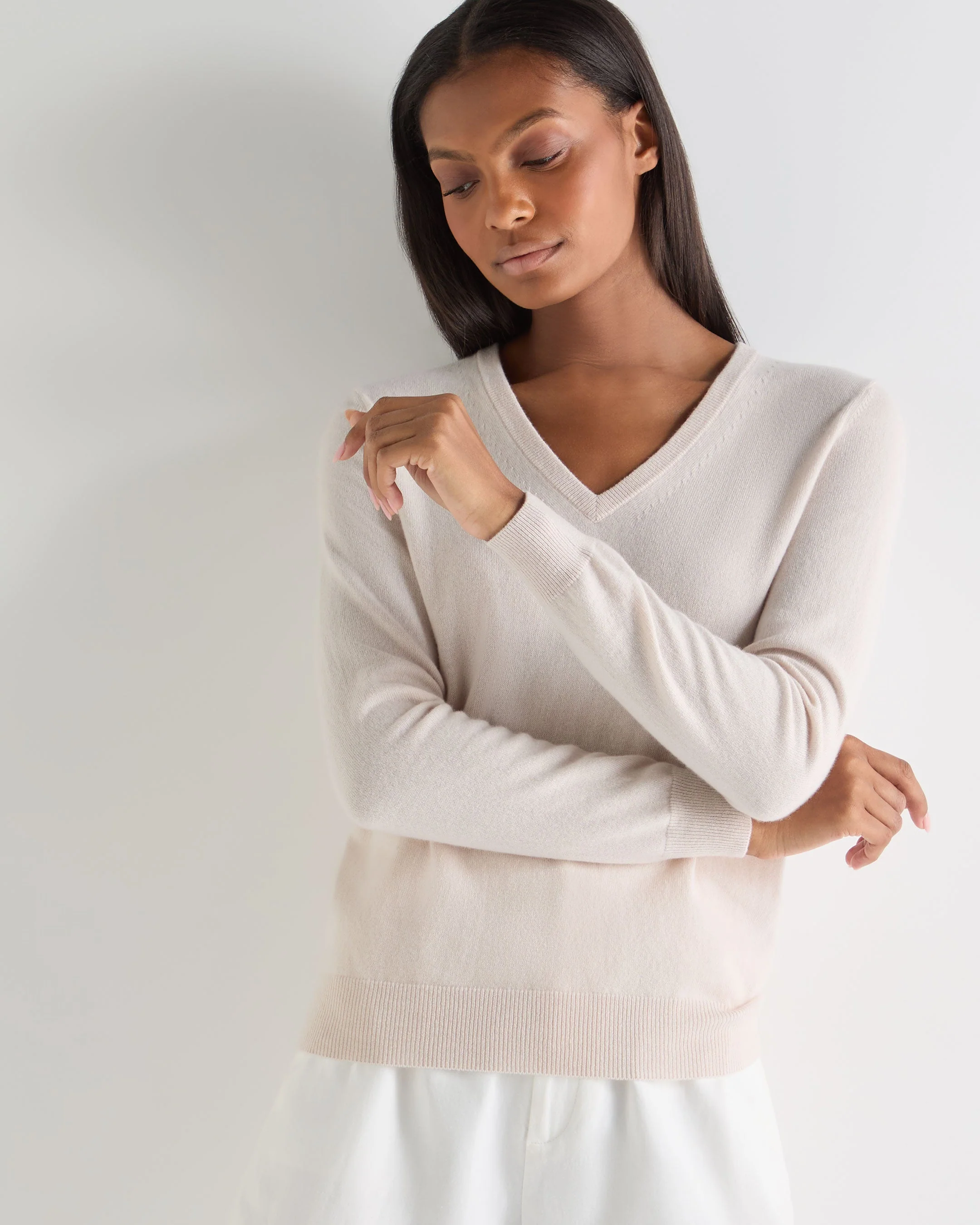 Women's Phoebe V Neck Cashmere Sweater Dove Pink - Image 5