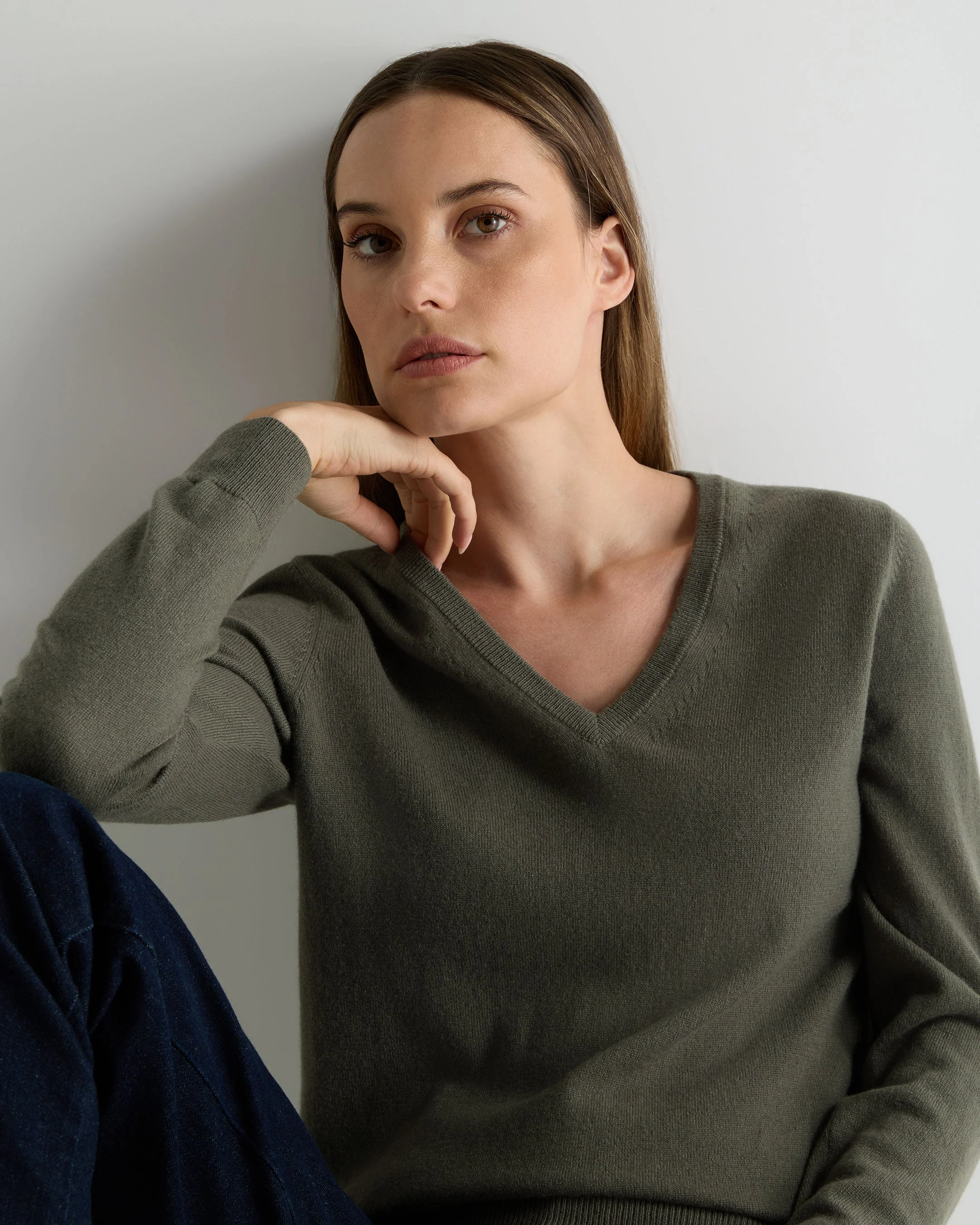 Women's Phoebe V Neck Cashmere Sweater Olive Green - Image 5