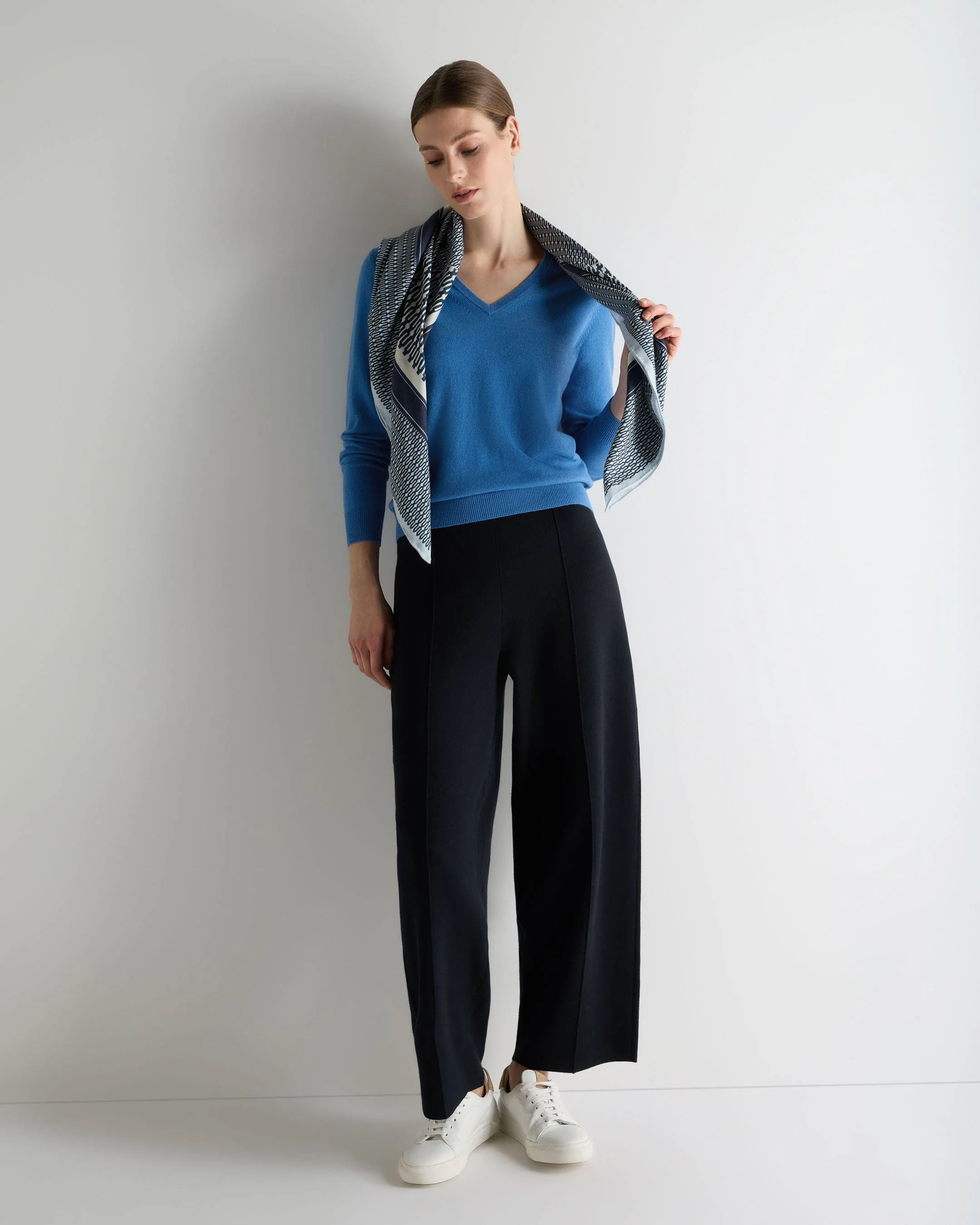Women's Phoebe V Neck Cashmere Sweater Sunshine Blue - Image 3